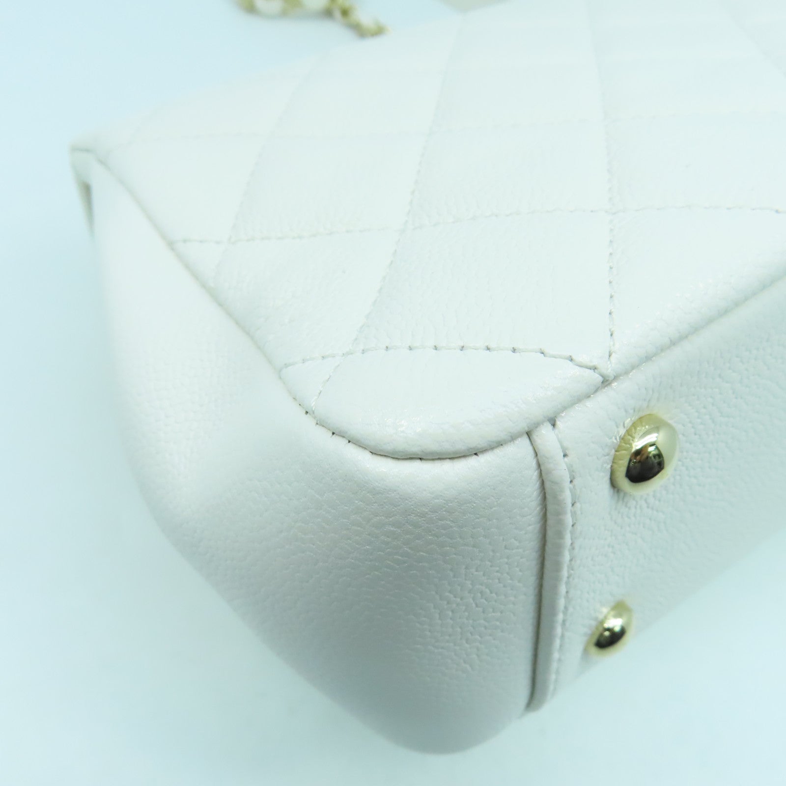 CHANEL 菱格Caviar皮革Business Affinity Bag金扣鏈帶手挽肩背兩用袋白色