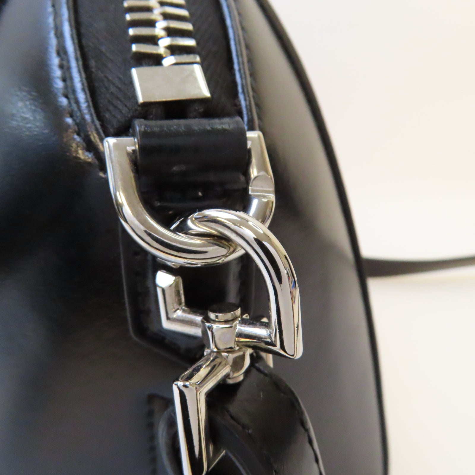 GIVENCHY 牛皮皮革Antigona銀扣手挽肩背兩用袋黑色