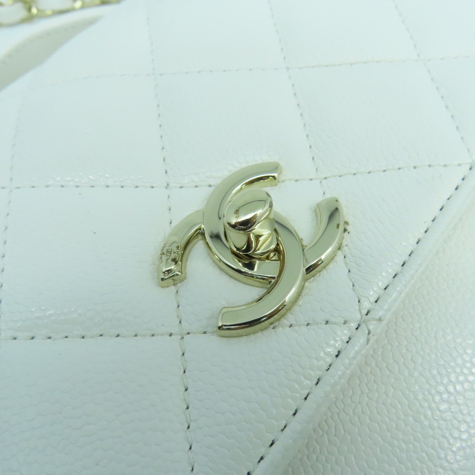 CHANEL 菱格Caviar皮革Business Affinity Bag金扣鏈帶手挽肩背兩用袋白色