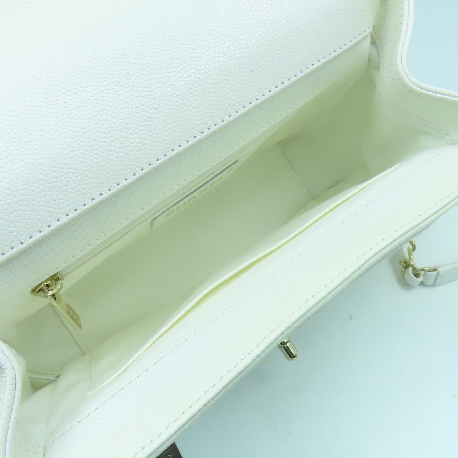 CHANEL 菱格Caviar皮革Business Affinity Bag金扣鏈帶手挽肩背兩用袋白色