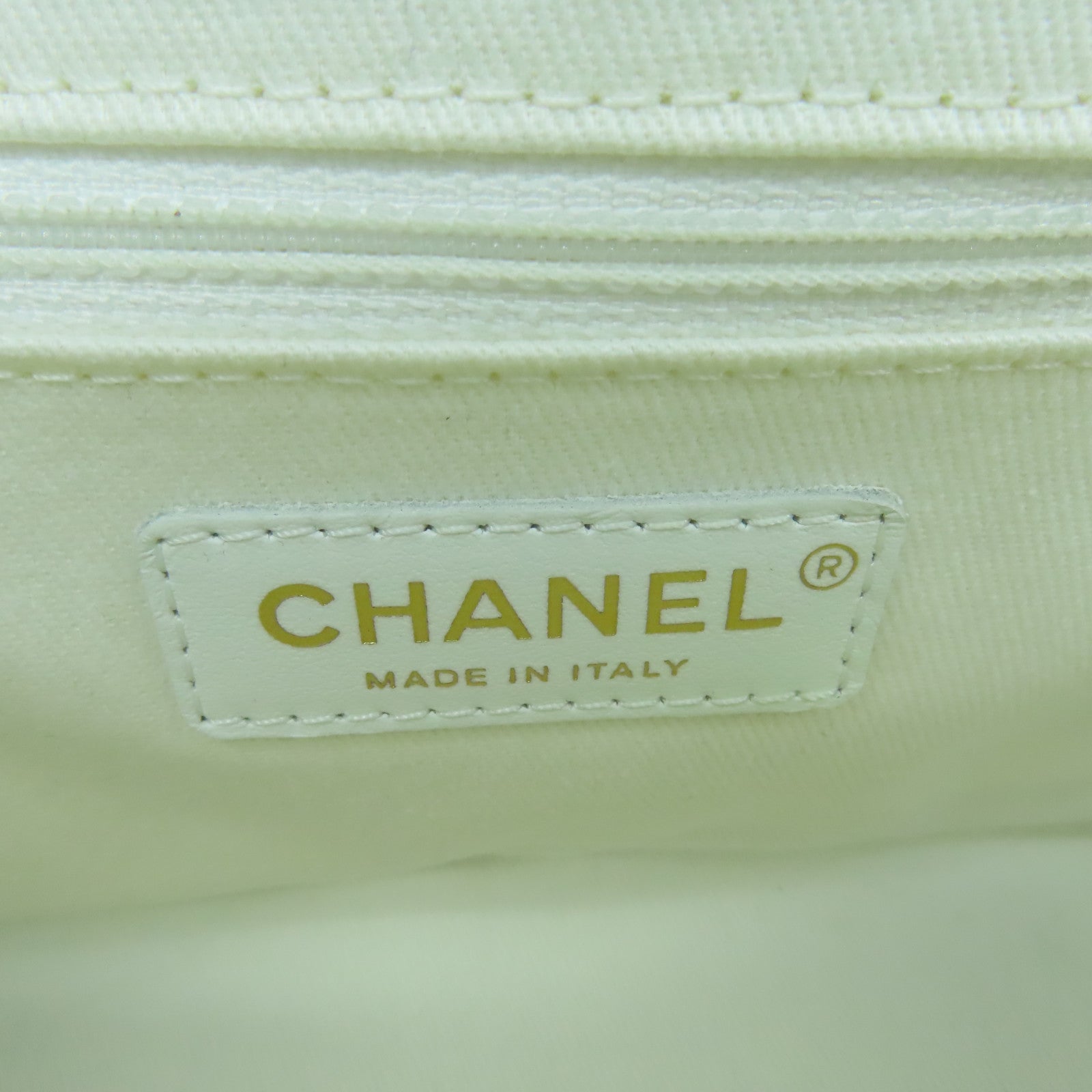 CHANEL 菱格Caviar皮革Business Affinity Bag金扣鏈帶手挽肩背兩用袋白色