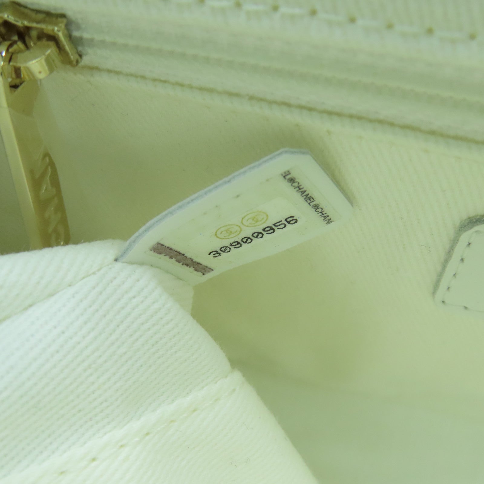 CHANEL 菱格Caviar皮革Business Affinity Bag金扣鏈帶手挽肩背兩用袋白色