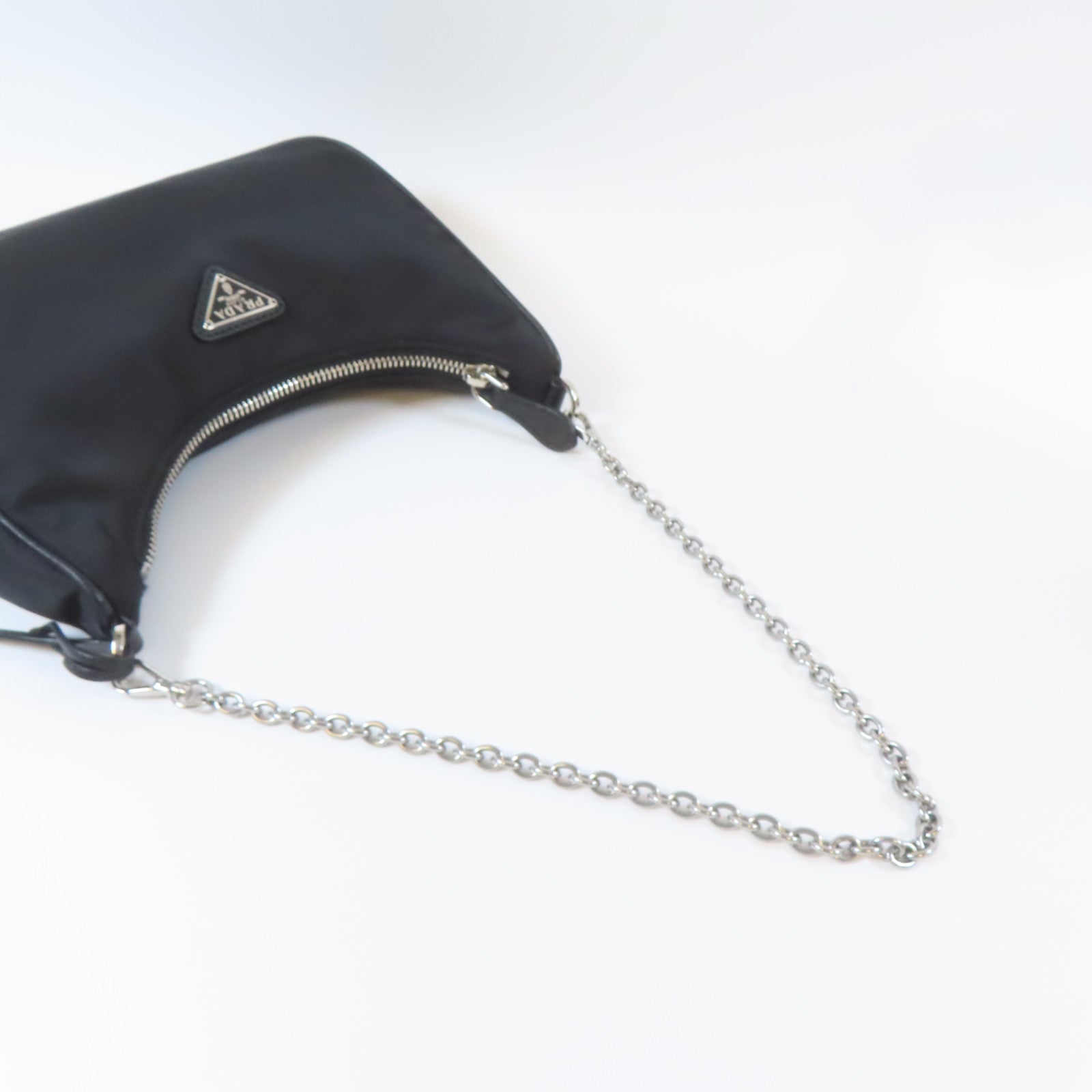 PRADA 尼龍Re-Edition2005銀扣手挽肩背兩用袋黑色