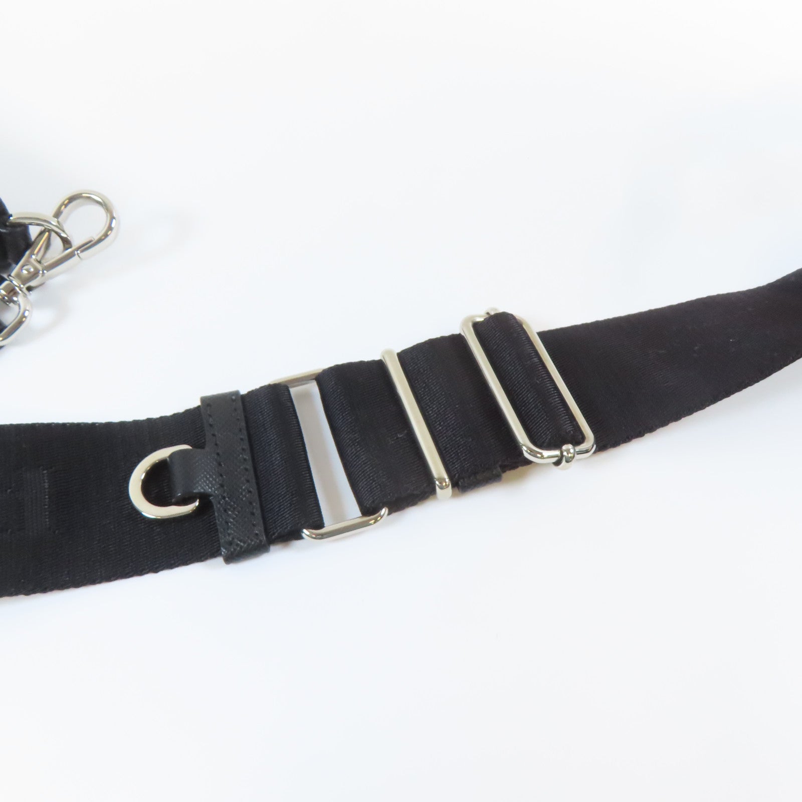 PRADA 尼龍Re-Edition2005銀扣手挽肩背兩用袋黑色