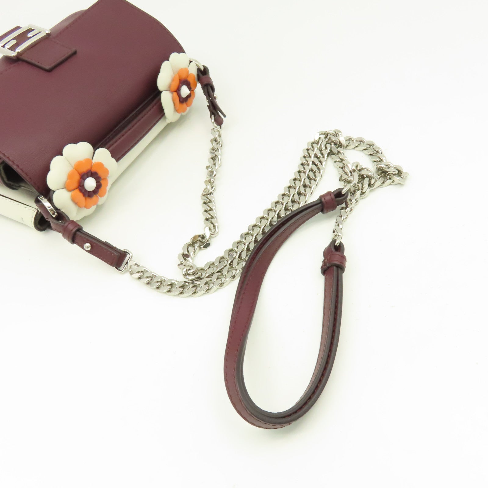 FENDI 牛皮皮革Dippia Micro Baguette Shoulder Bag鏈帶肩背袋酒紅色/米白色