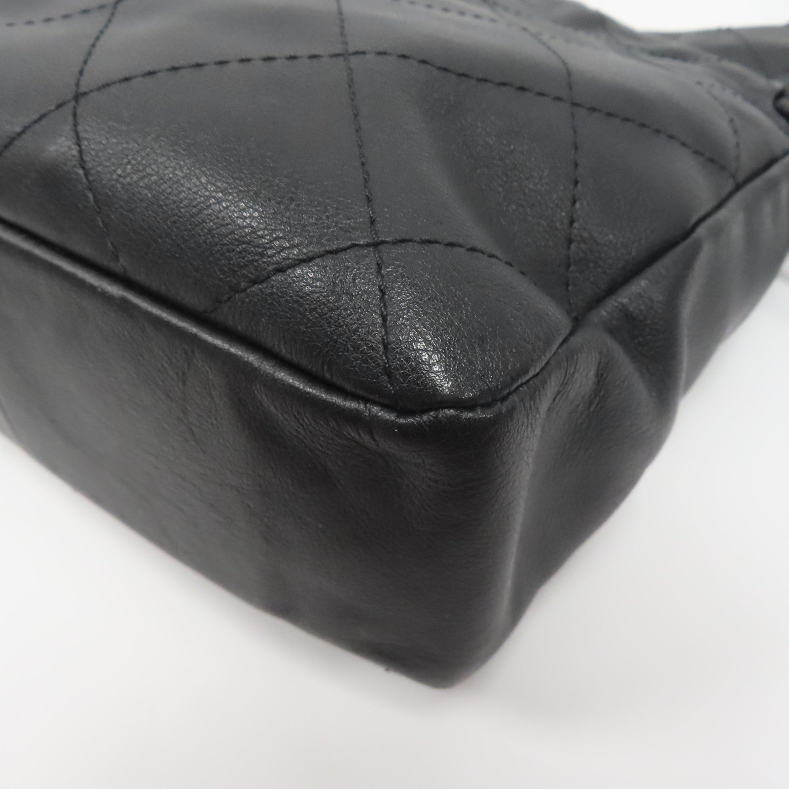 CHANEL 菱格牛皮皮革Chain Shoulder金扣鏈帶肩背袋黑色
