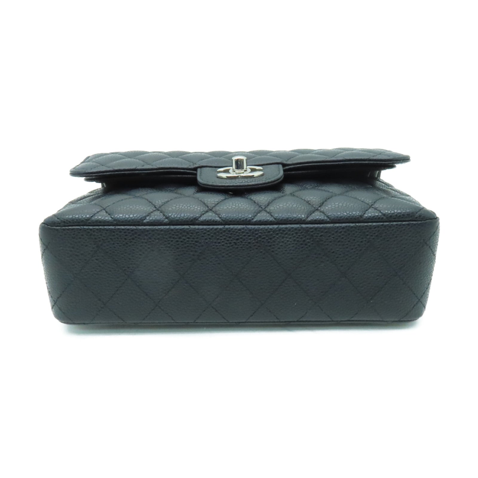CHANEL 菱格Caviar皮革Classic 22銀扣鏈帶肩背袋黒色