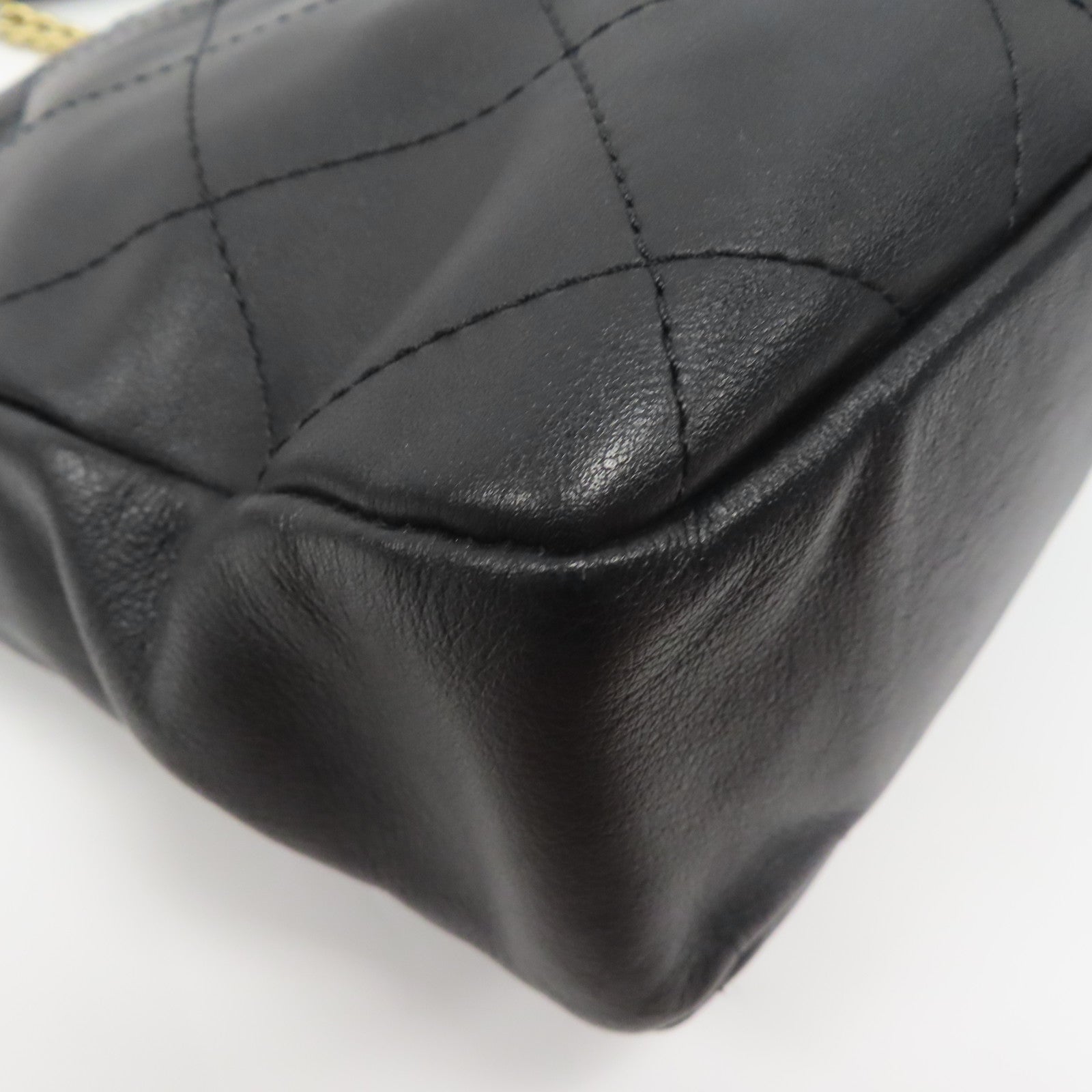 CHANEL 菱格牛皮皮革Chain Shoulder金扣鏈帶肩背袋黑色