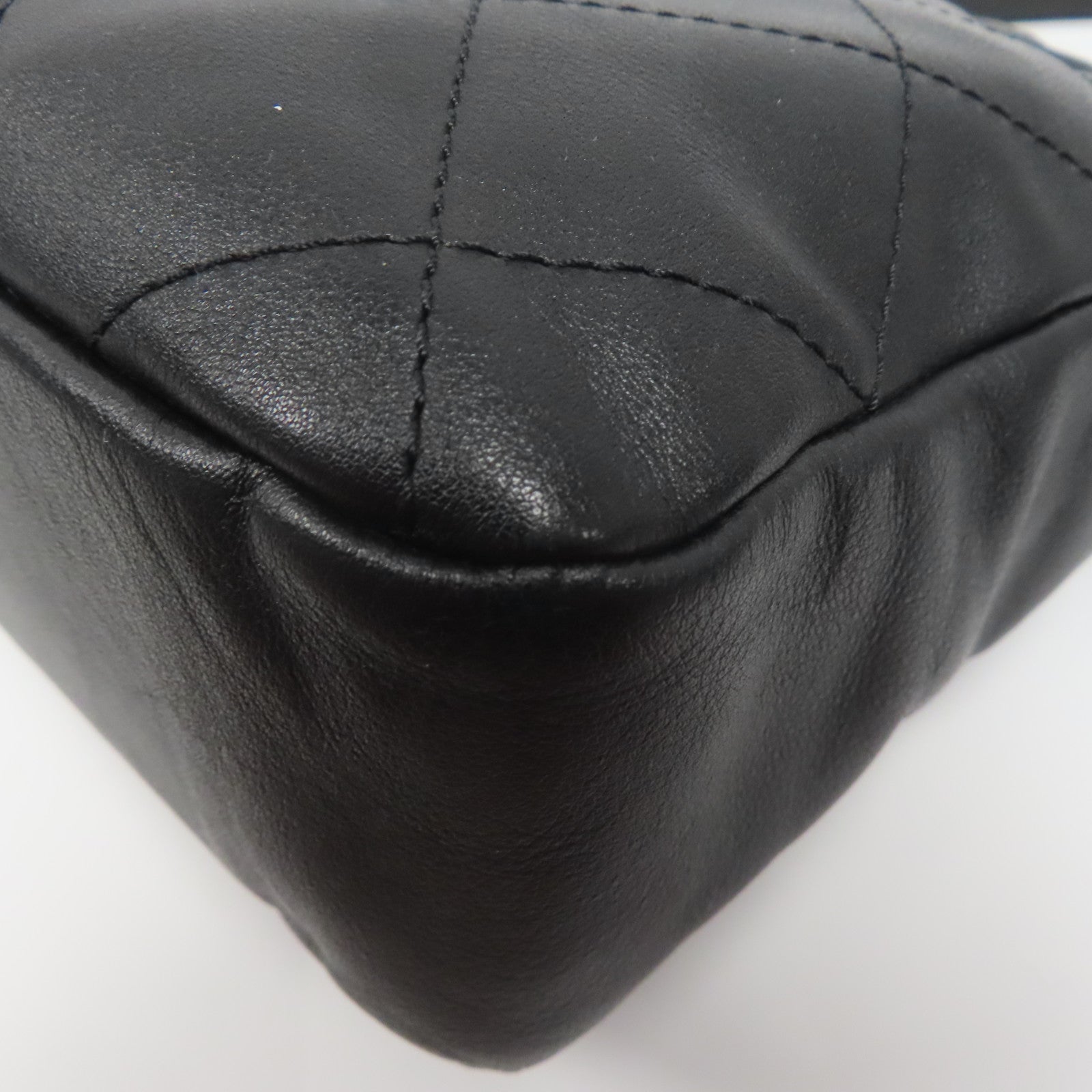 CHANEL 菱格牛皮皮革Chain Shoulder金扣鏈帶肩背袋黑色