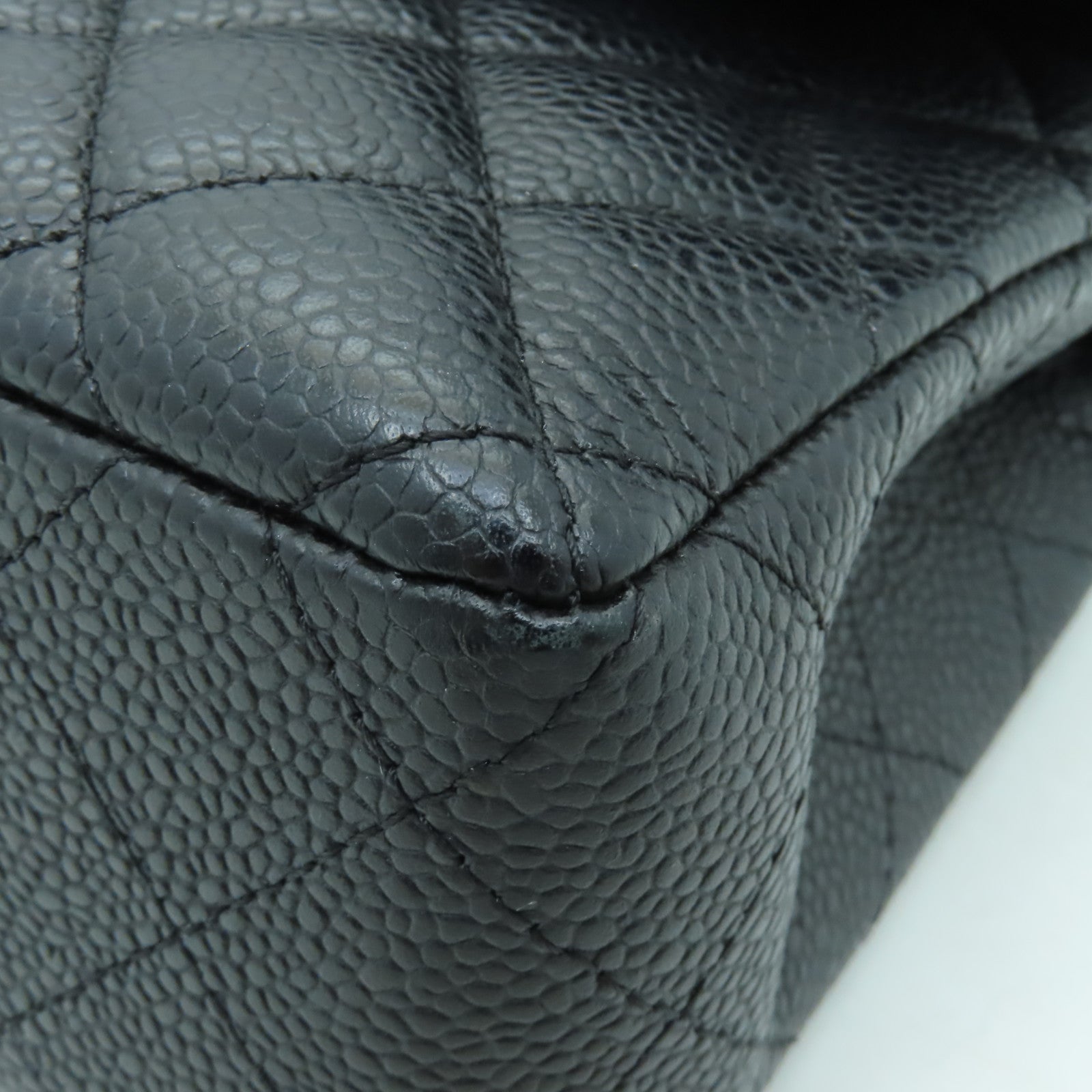 CHANEL 菱格Caviar皮革Classic 22銀扣鏈帶肩背袋黒色