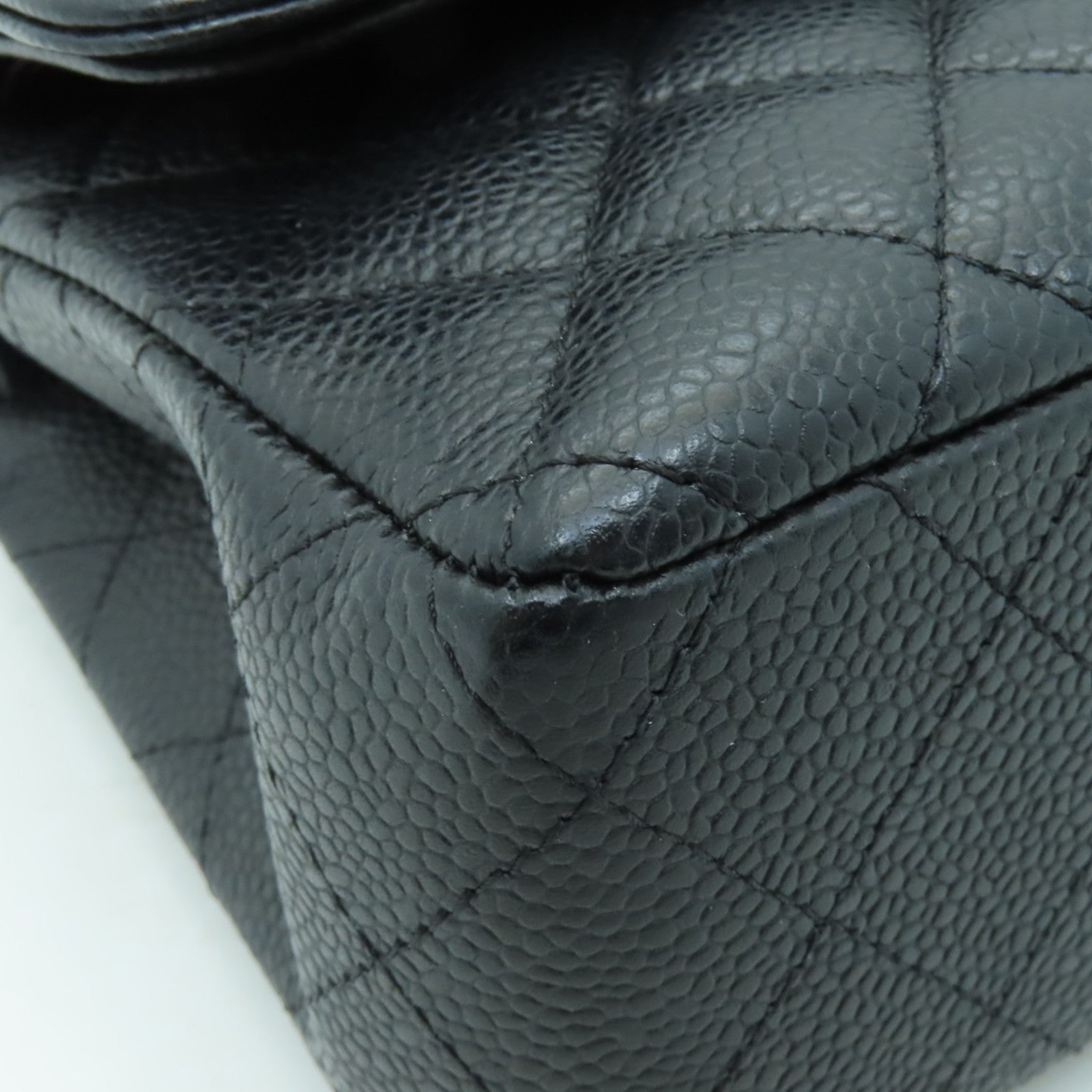 CHANEL 菱格Caviar皮革Classic 22銀扣鏈帶肩背袋黒色
