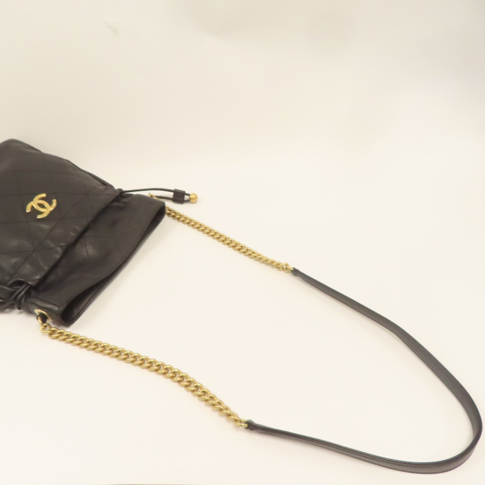 CHANEL 菱格牛皮皮革Chain Shoulder金扣鏈帶肩背袋黑色