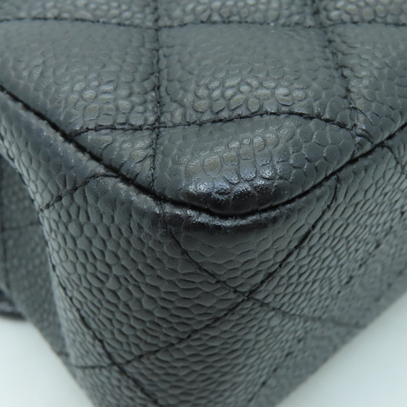 CHANEL 菱格Caviar皮革Classic 22銀扣鏈帶肩背袋黒色