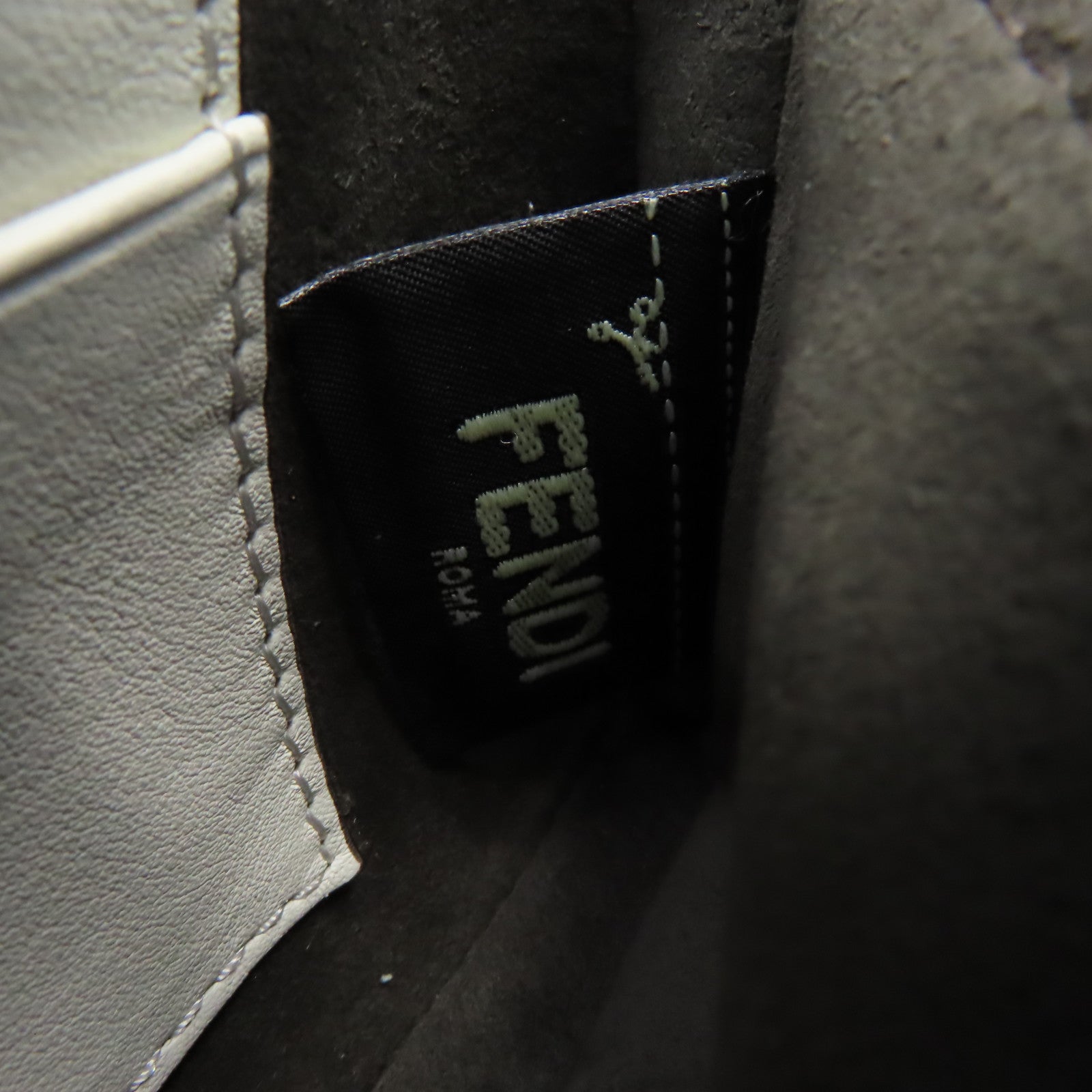 FENDI 牛皮皮革Dippia Micro Baguette Shoulder Bag鏈帶肩背袋酒紅色/米白色
