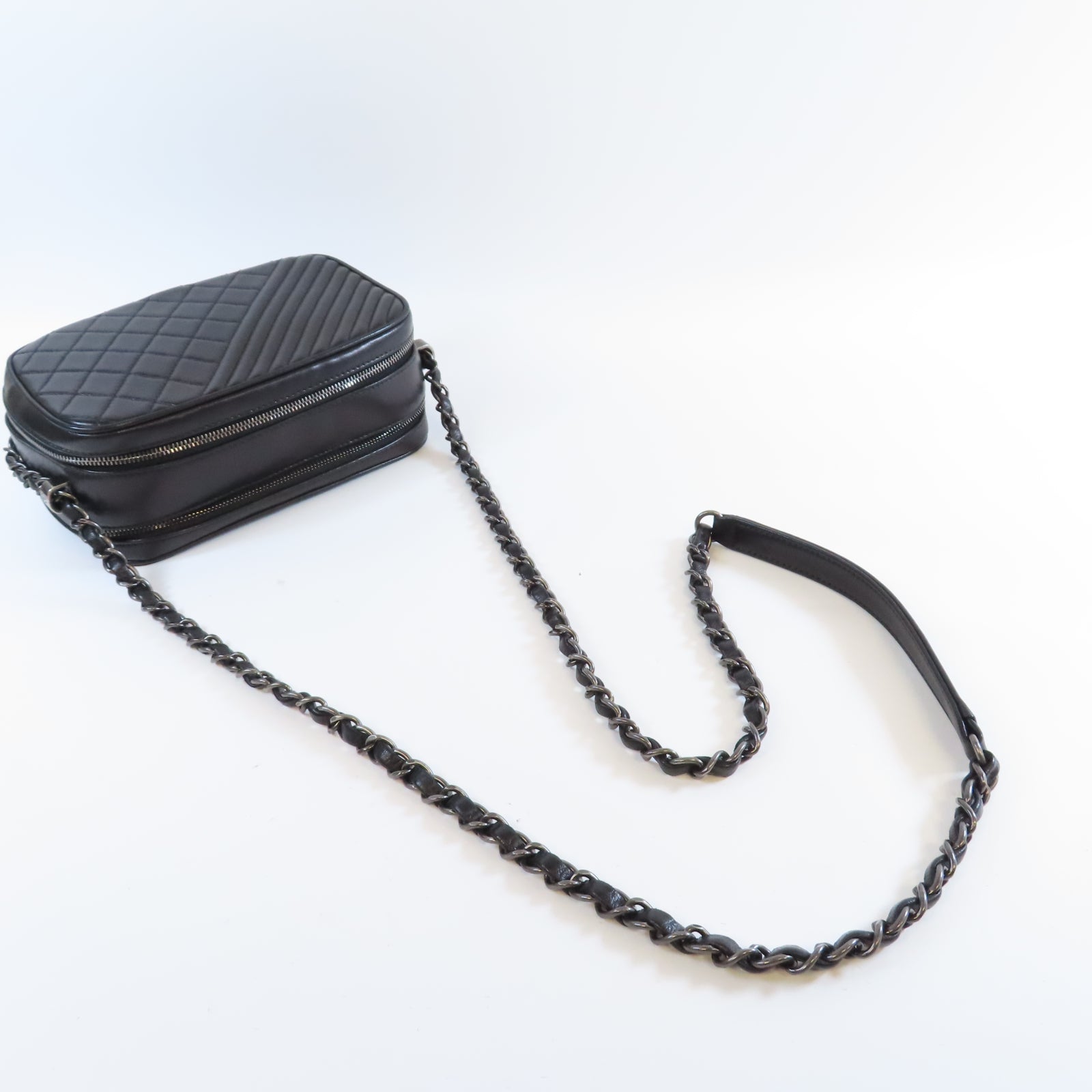 CHANEL 牛皮皮革Chain Shoulder銀扣鏈帶肩背袋黑色