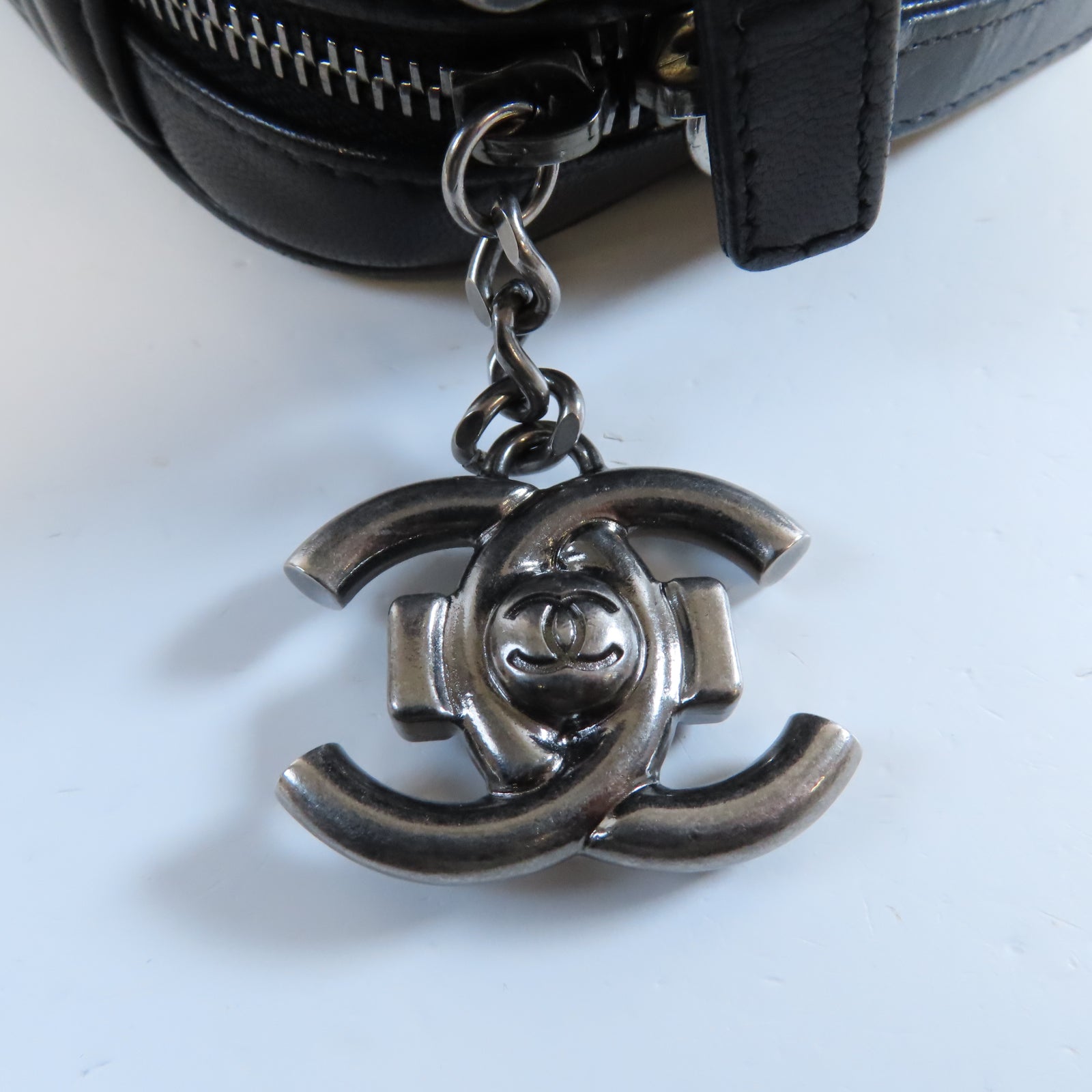 CHANEL 牛皮皮革Chain Shoulder銀扣鏈帶肩背袋黑色