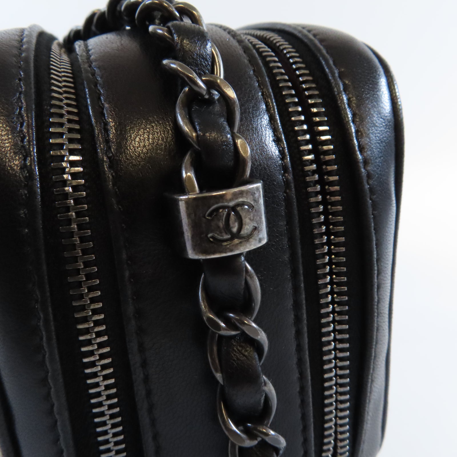 CHANEL 牛皮皮革Chain Shoulder銀扣鏈帶肩背袋黑色