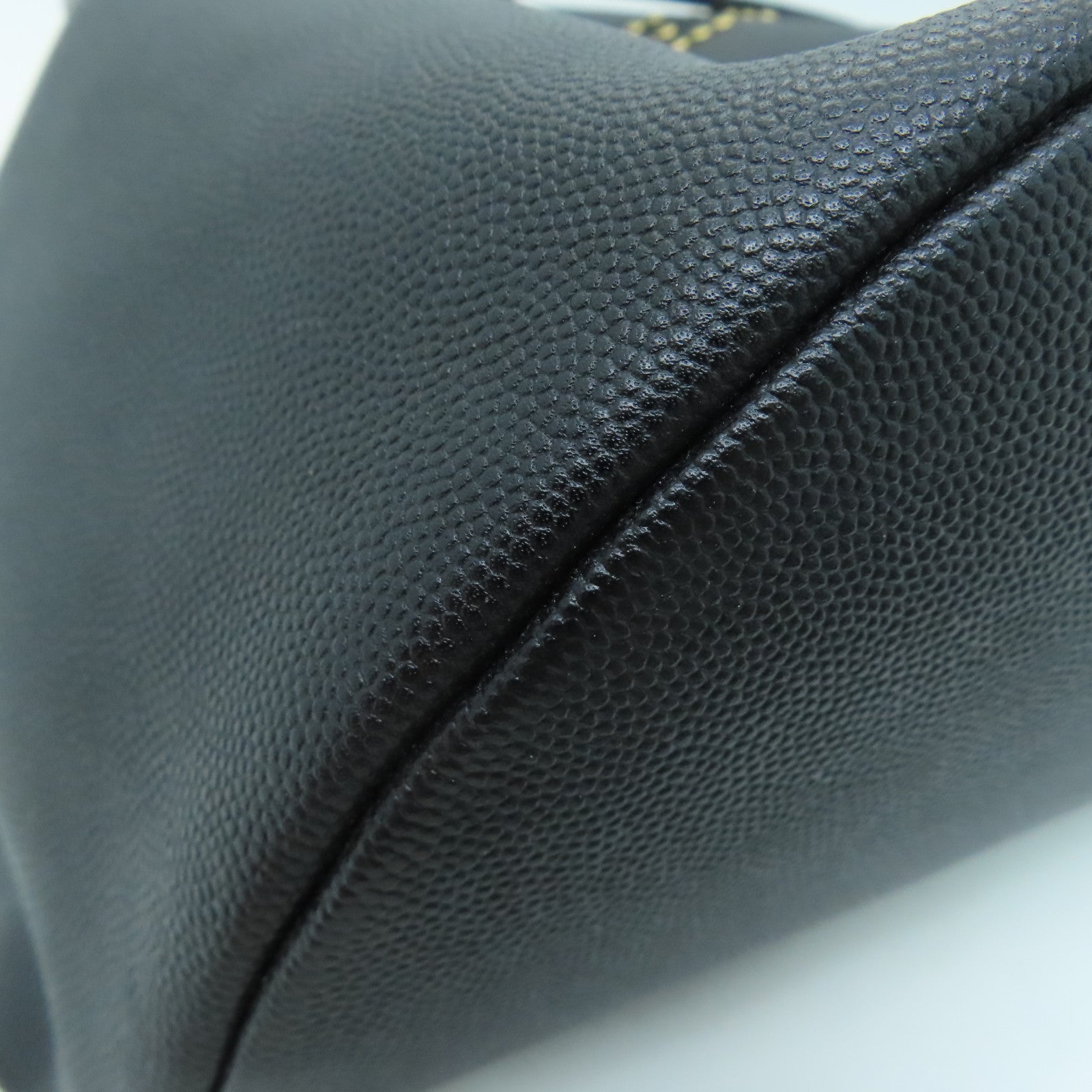 CHANEL Caviar皮革Drawstring Bucket Bag金扣链带肩背袋黑色