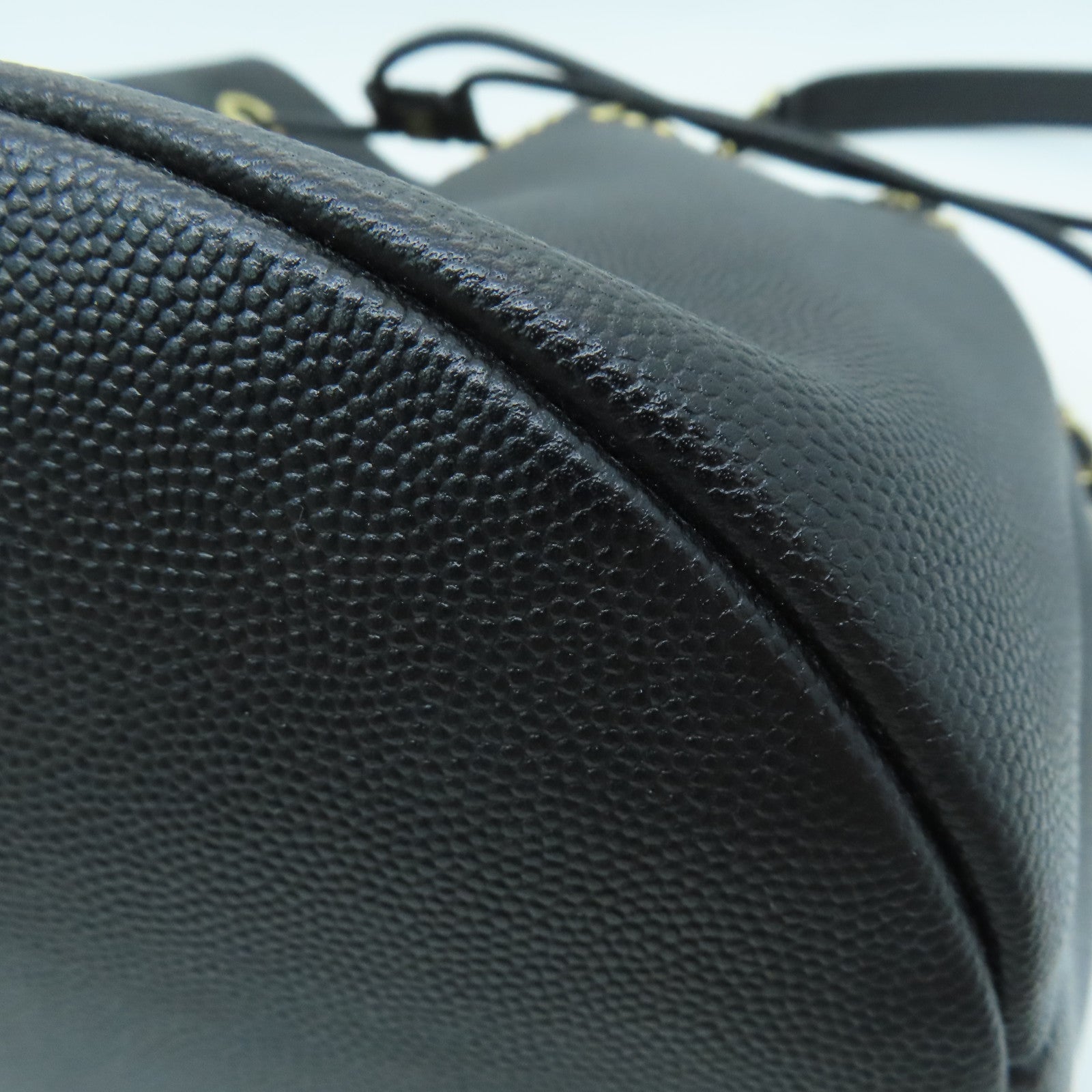 CHANEL Caviar皮革Drawstring Bucket Bag金扣链带肩背袋黑色