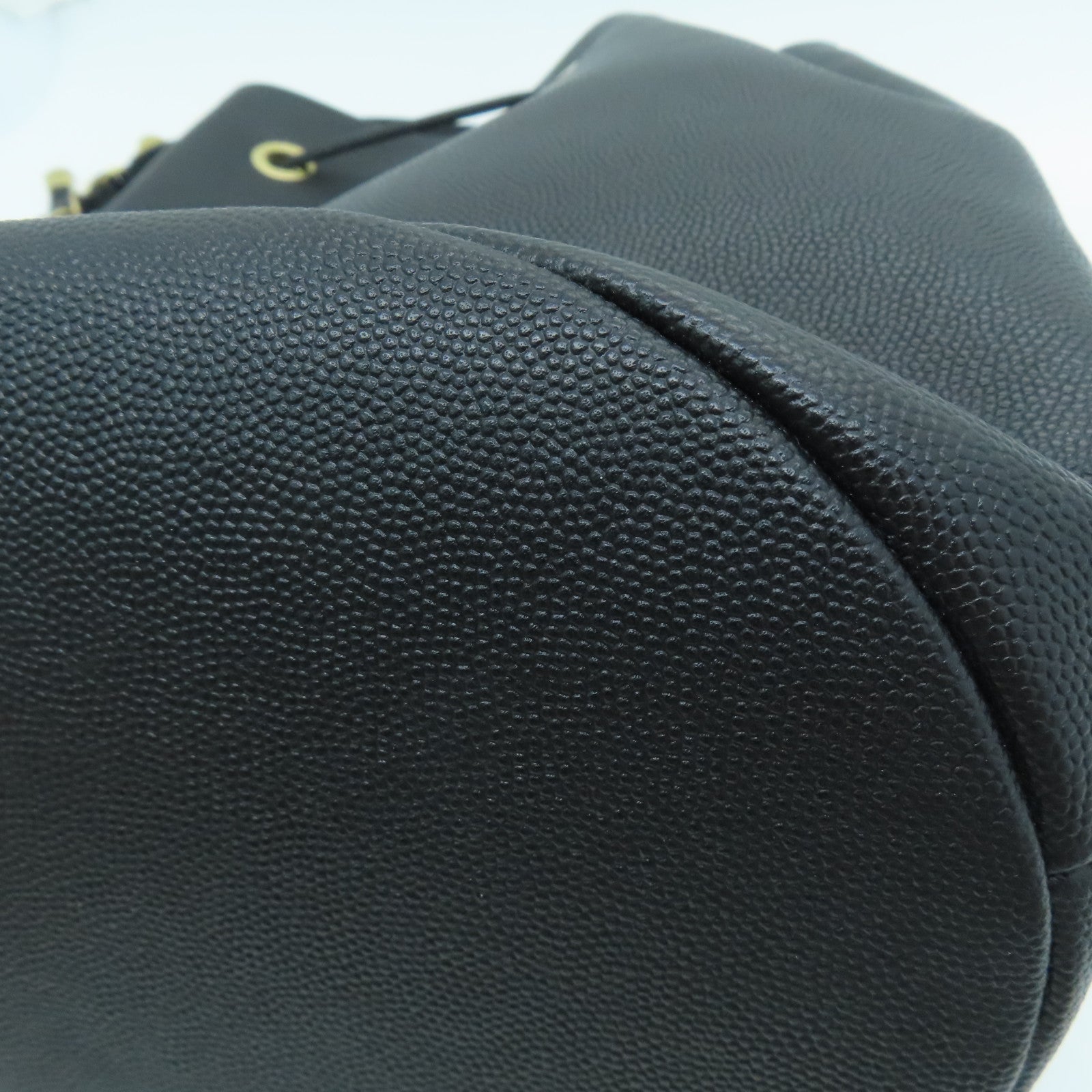 CHANEL Caviar皮革Drawstring Bucket Bag金扣链带肩背袋黑色