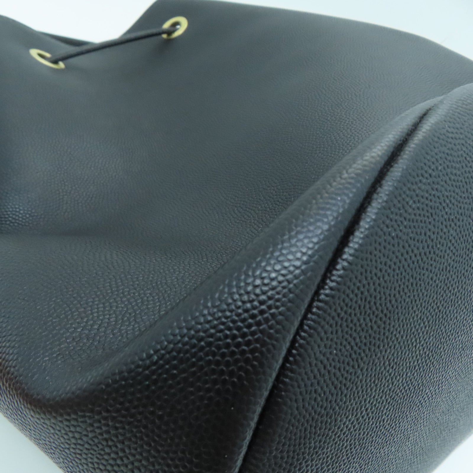 CHANEL Caviar皮革Drawstring Bucket Bag金扣链带肩背袋黑色
