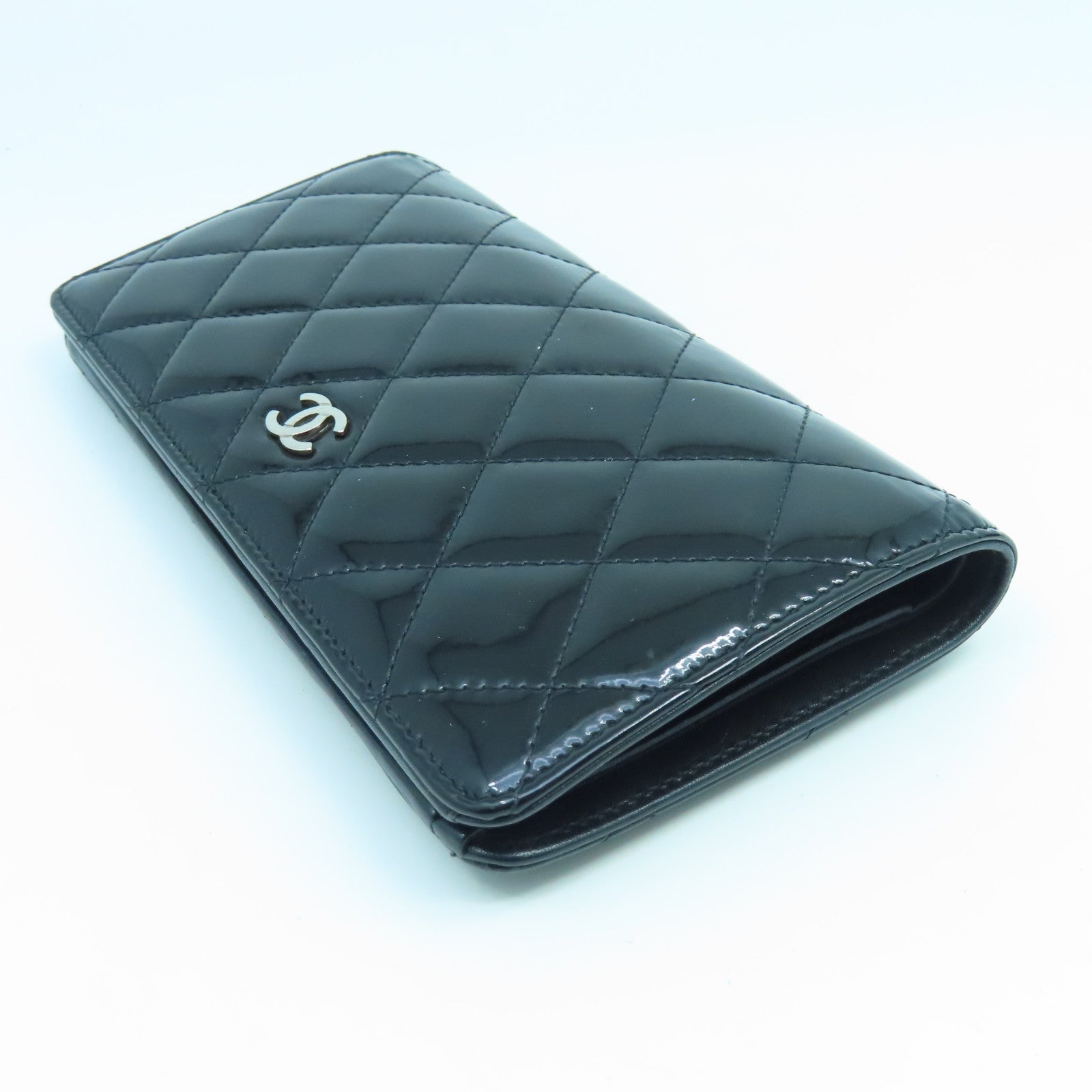 CHANEL diamond patent leather leather Long Wallet silver buckle long wallet black