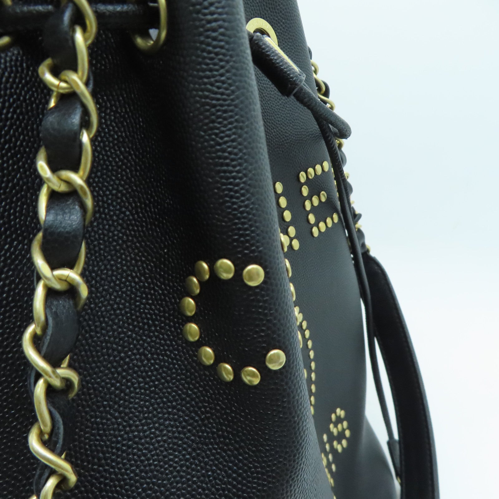 CHANEL Caviar皮革Drawstring Bucket Bag金扣链带肩背袋黑色