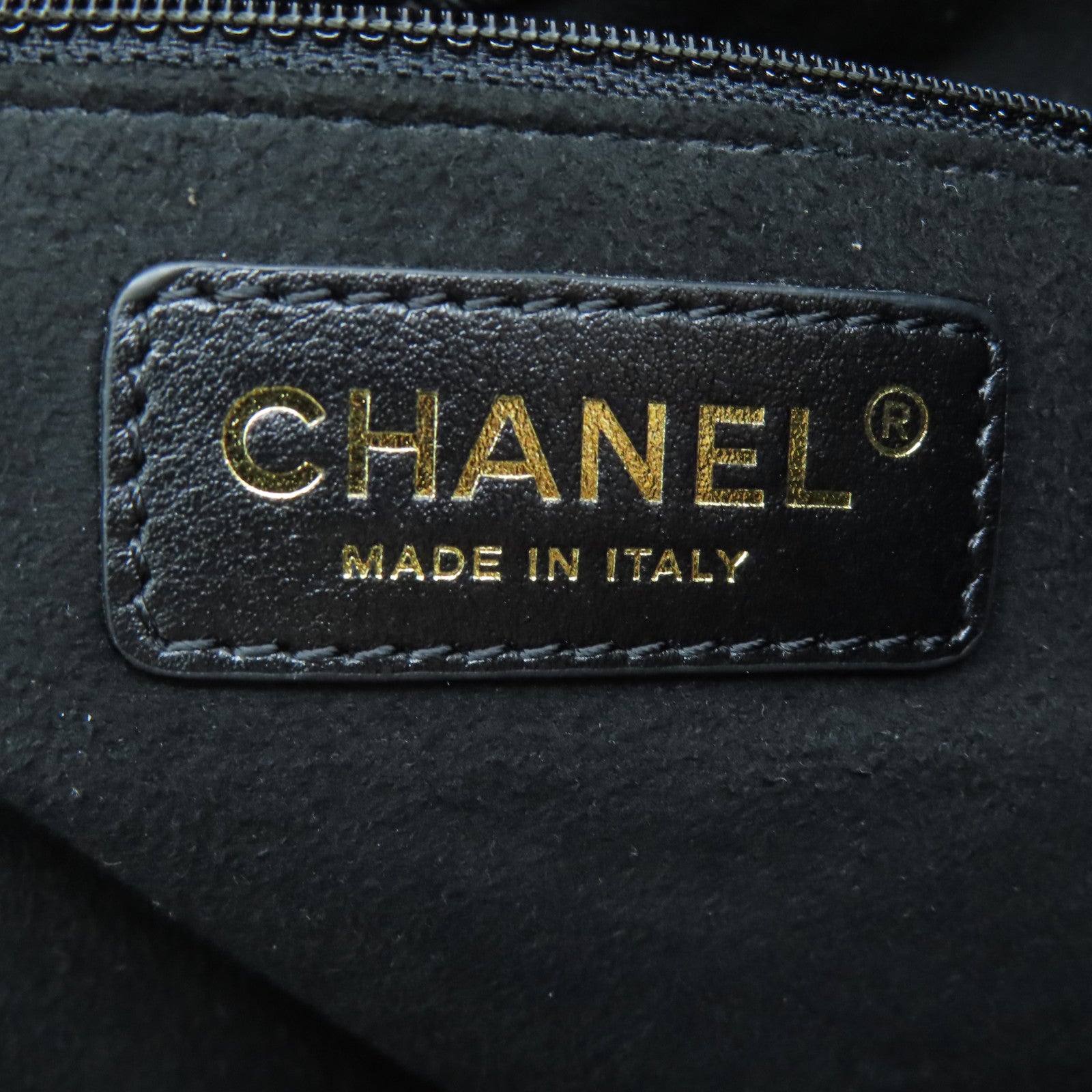 CHANEL Caviar皮革Drawstring Bucket Bag金扣链带肩背袋黑色