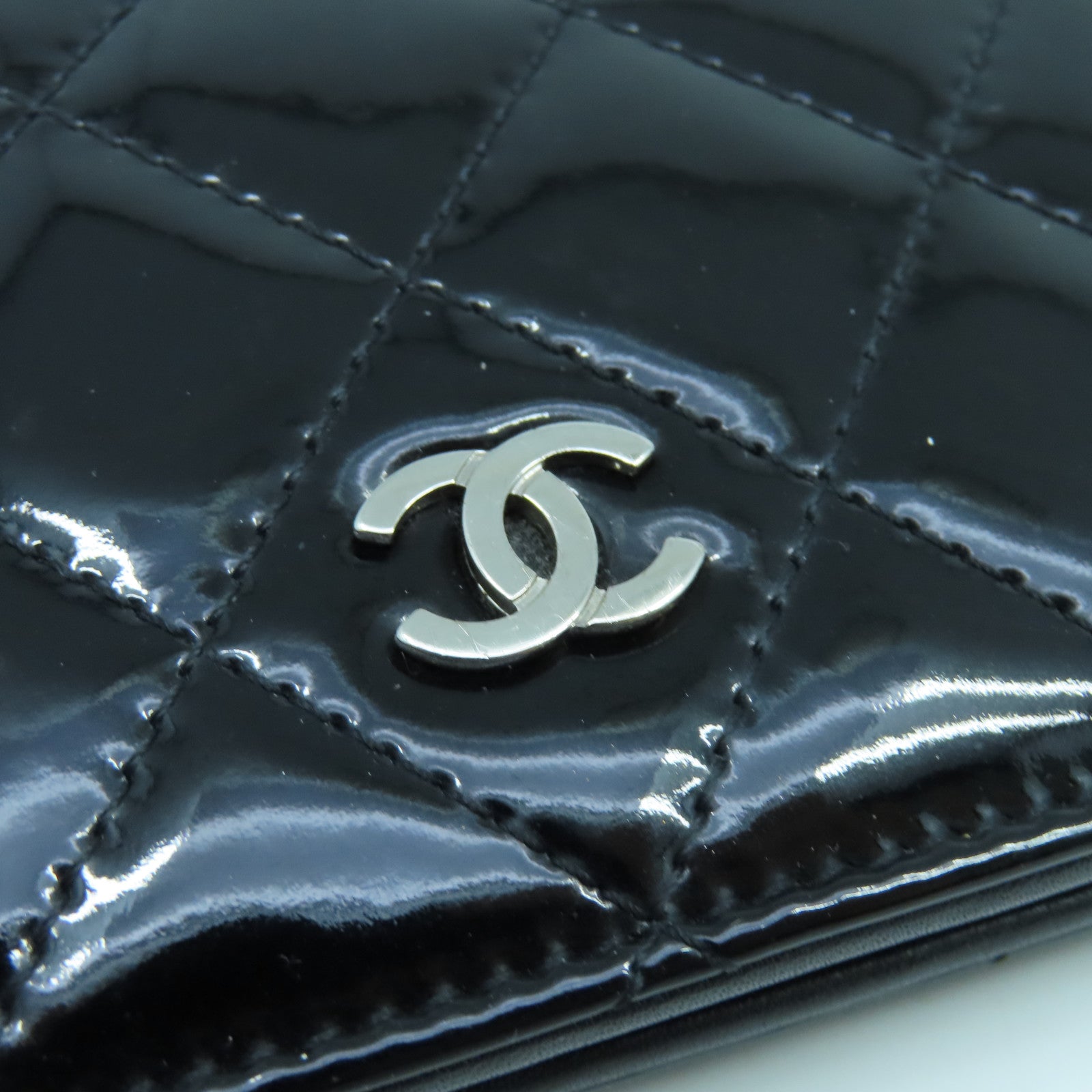 CHANEL diamond patent leather leather Long Wallet silver buckle long wallet black