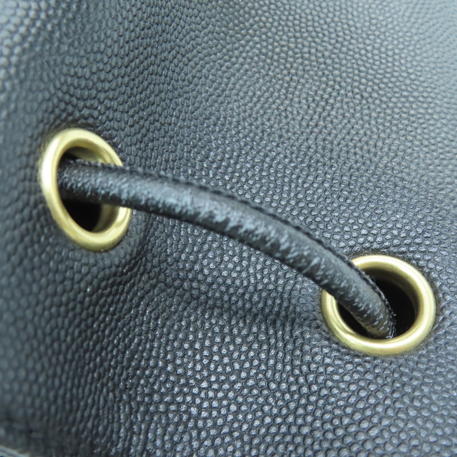 CHANEL Caviar皮革Drawstring Bucket Bag金扣链带肩背袋黑色