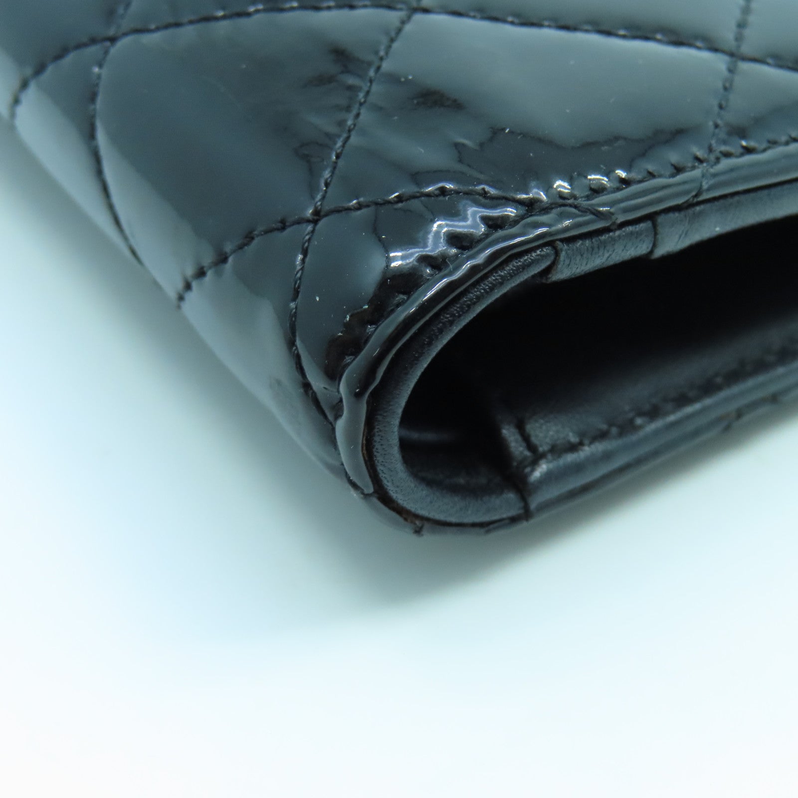 CHANEL diamond patent leather leather Long Wallet silver buckle long wallet black