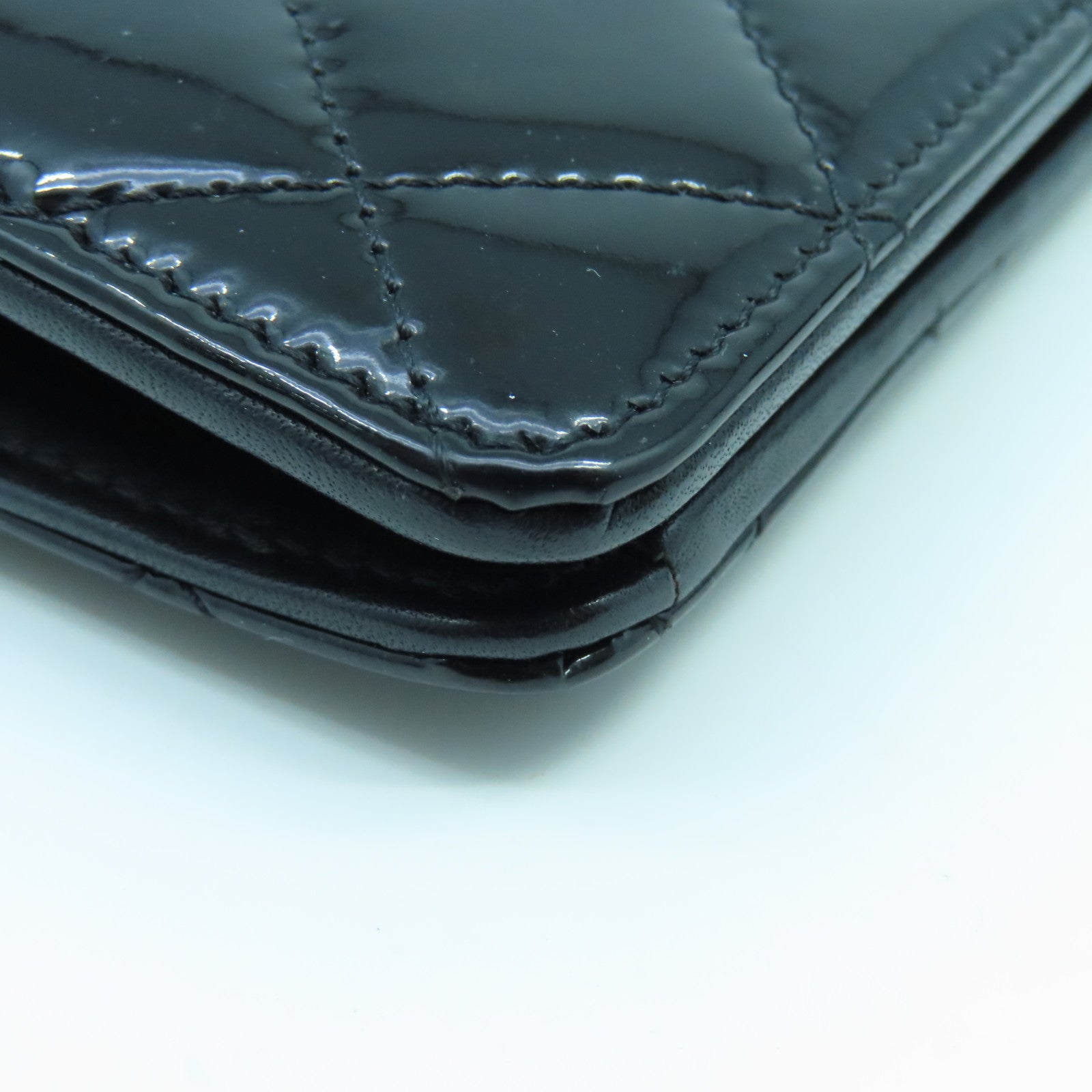 CHANEL diamond patent leather leather Long Wallet silver buckle long wallet black