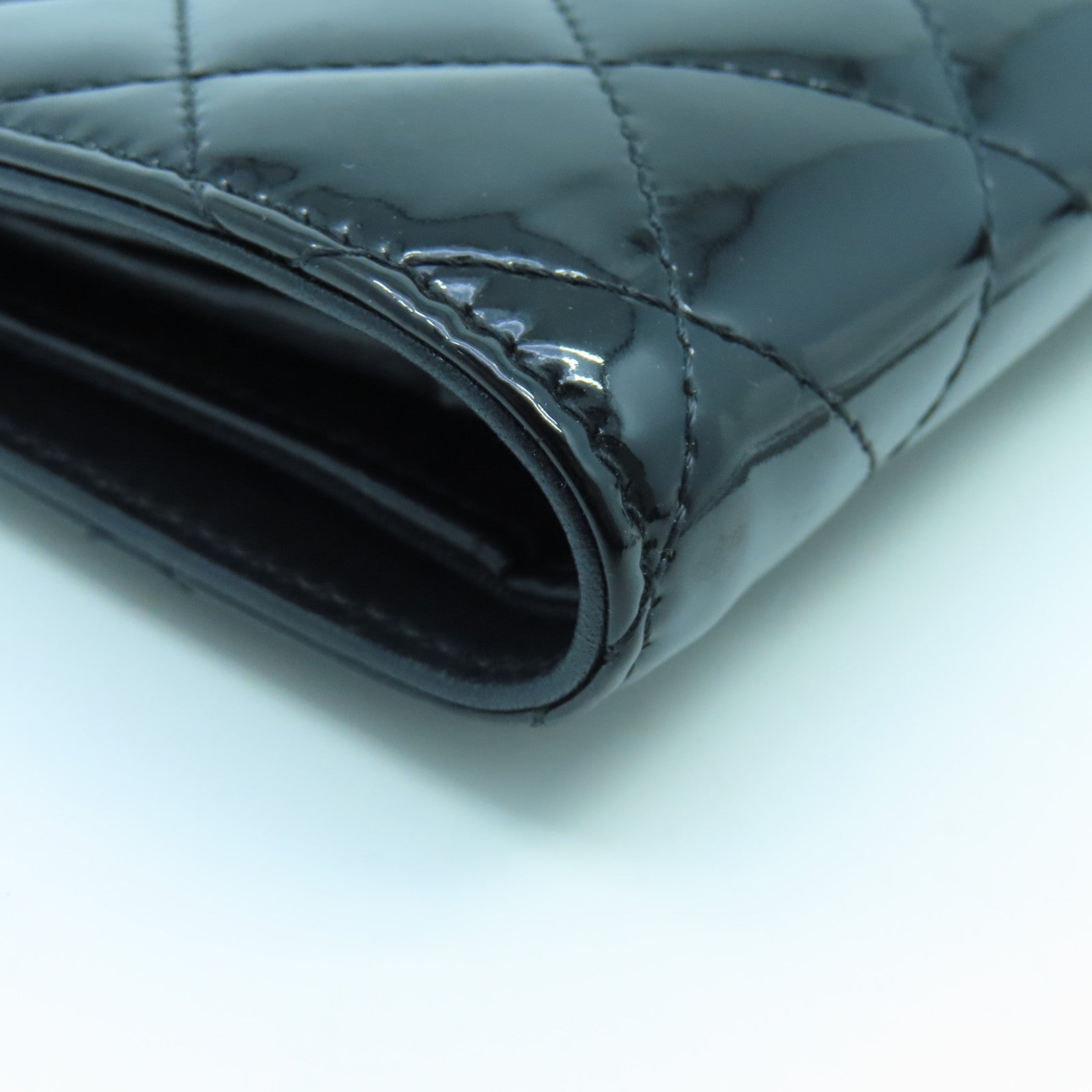 CHANEL diamond patent leather leather Long Wallet silver buckle long wallet black