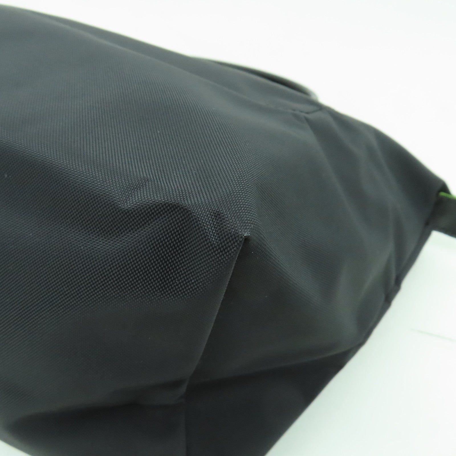 Longchamp 尼龍Handbag銀扣手挽袋黑色