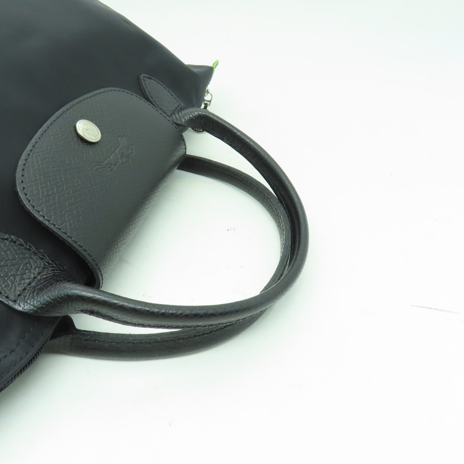 Longchamp 尼龍Handbag銀扣手挽袋黑色