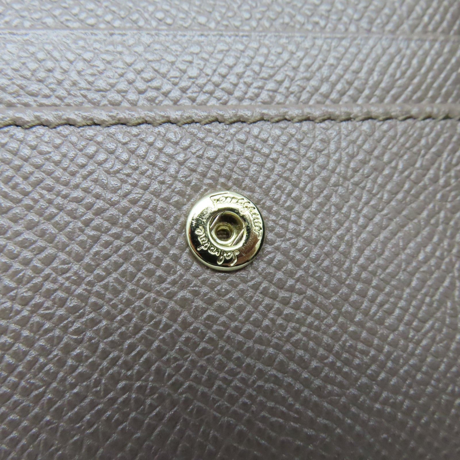 Salvatore Ferragamo 牛皮皮革Card Case金扣卡片套褐色