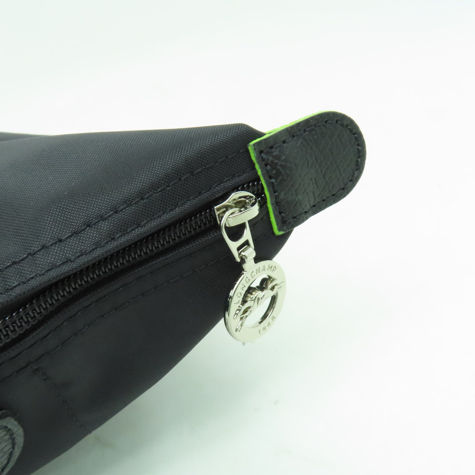Longchamp 尼龍Handbag銀扣手挽袋黑色