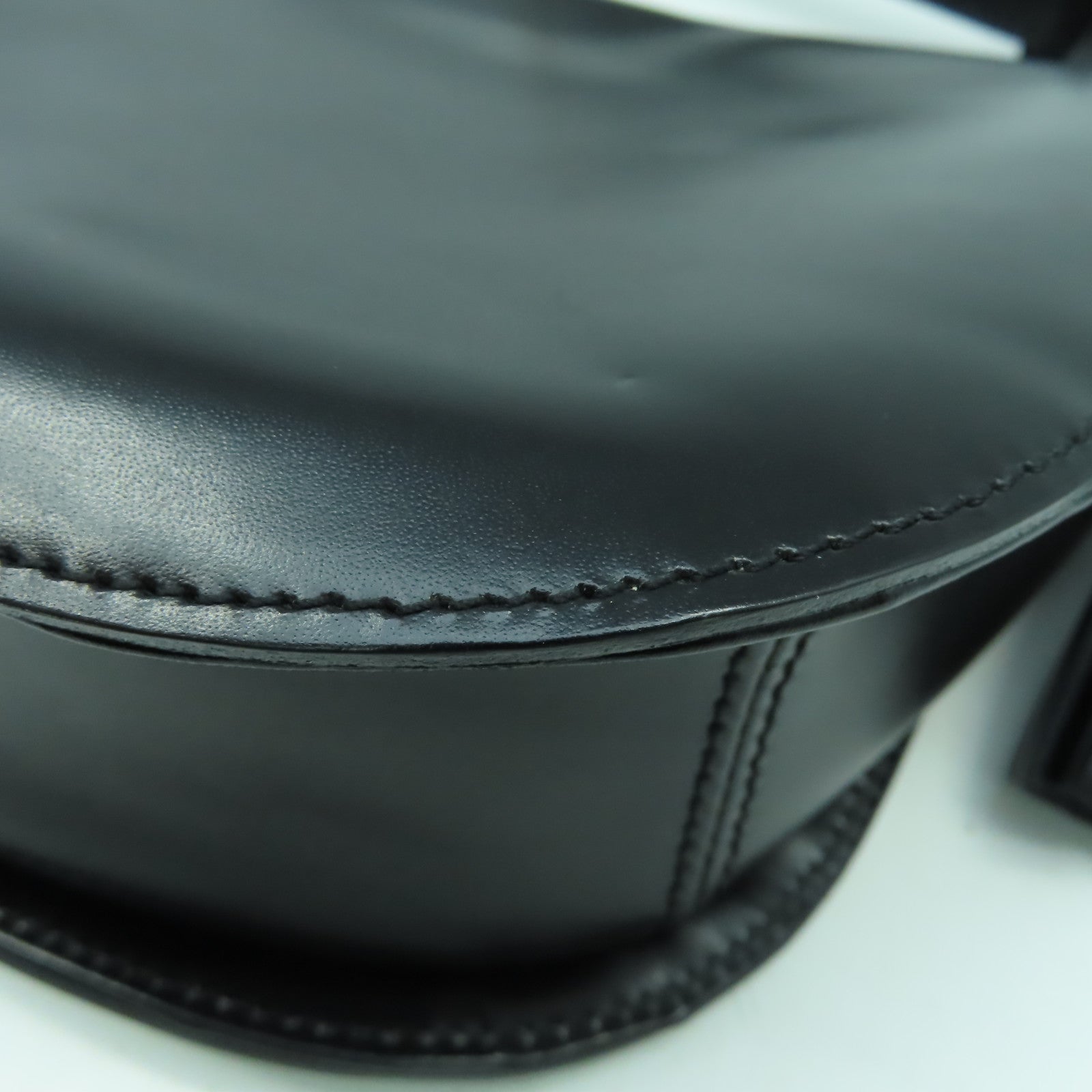 BURBERRY 牛皮皮革Shoulder Bag金扣肩背袋黑色