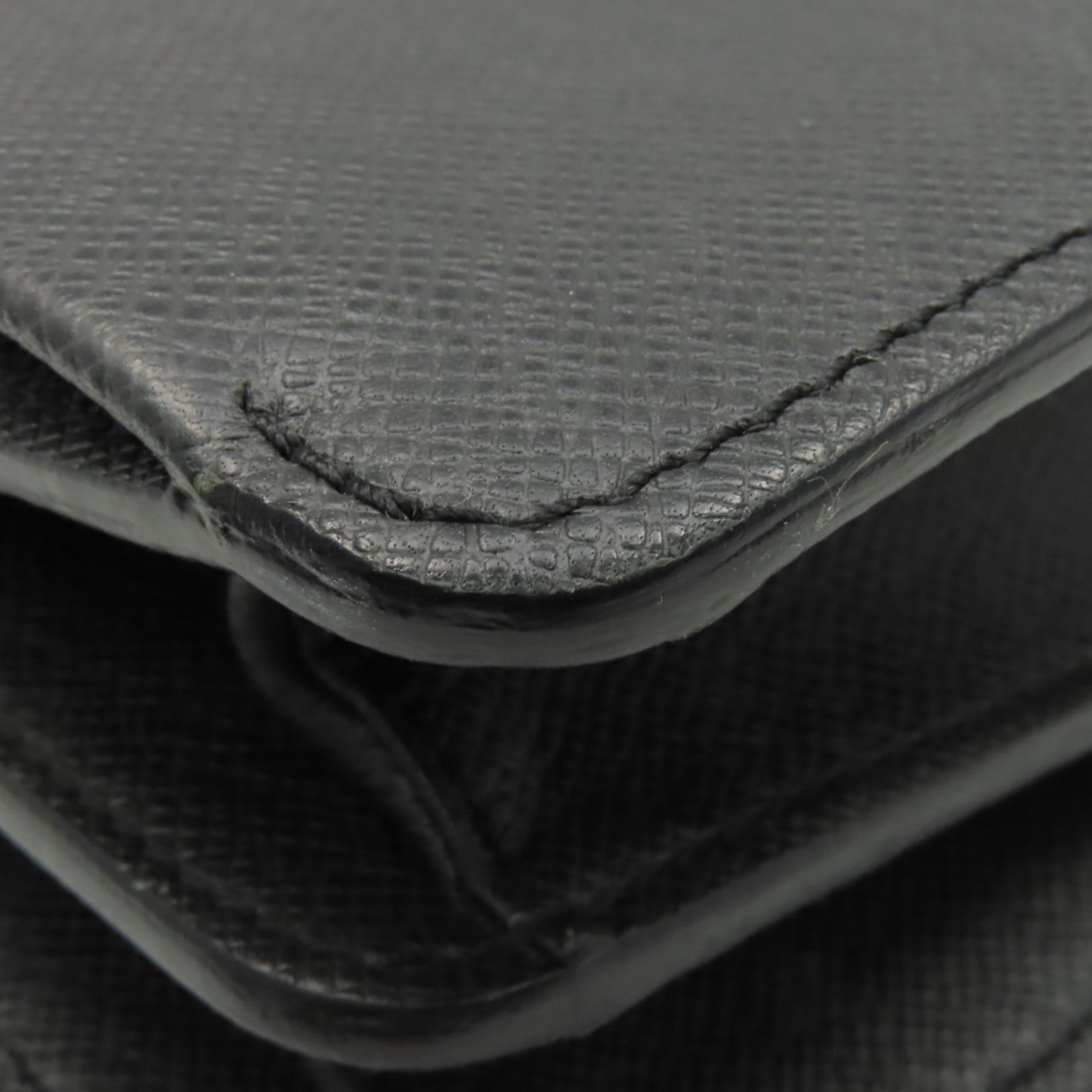 LOUIS VUITTON Taiga Robusto 2 Business Bag銀扣公事袋黑色