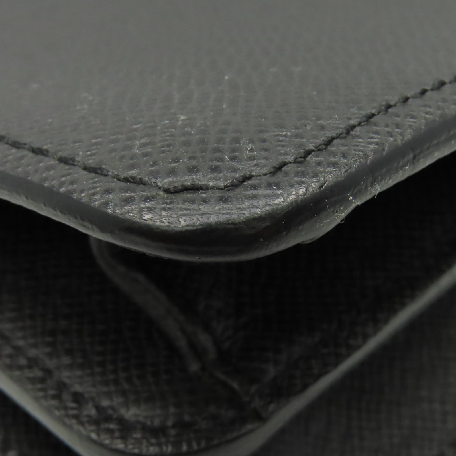 LOUIS VUITTON Taiga Robusto 2 Business Bag銀扣公事袋黑色