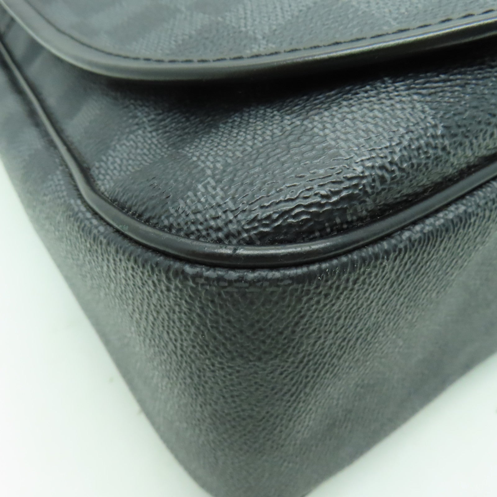 LOUIS VUITTON 【激減優惠】 Graphite Daniel MM銀扣肩背袋黑色/灰色