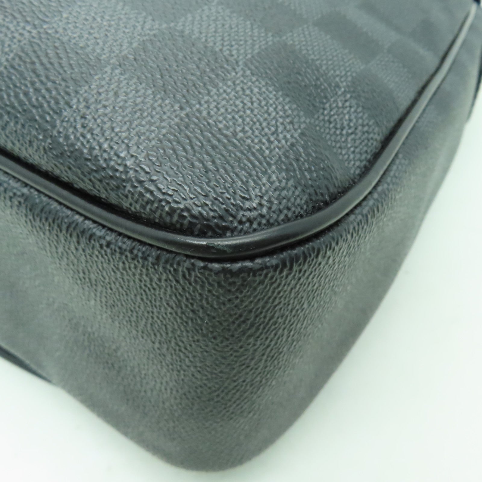 LOUIS VUITTON 【激減優惠】 Graphite Daniel MM銀扣肩背袋黑色/灰色