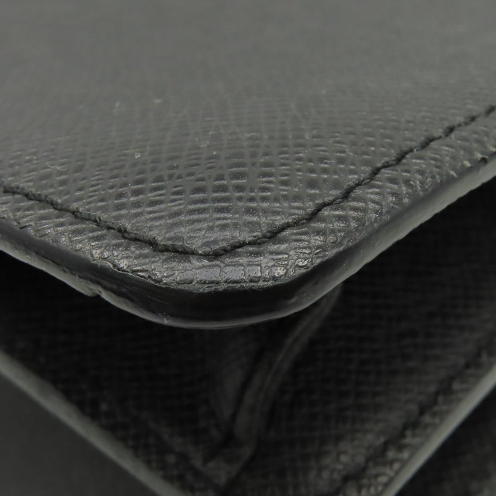 LOUIS VUITTON Taiga Robusto 2 Business Bag銀扣公事袋黑色
