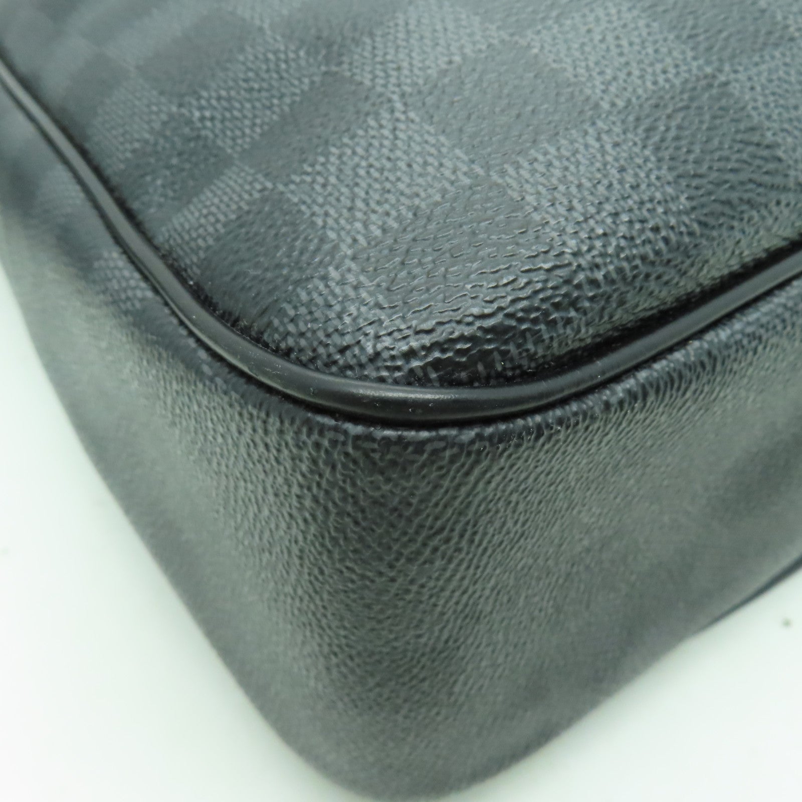 LOUIS VUITTON 【激減優惠】 Graphite Daniel MM銀扣肩背袋黑色/灰色