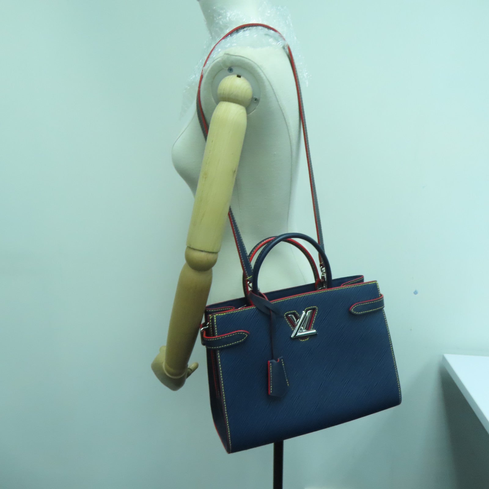 LOUIS VUITTON Epi Twist銀扣手挽肩背兩用袋藍色