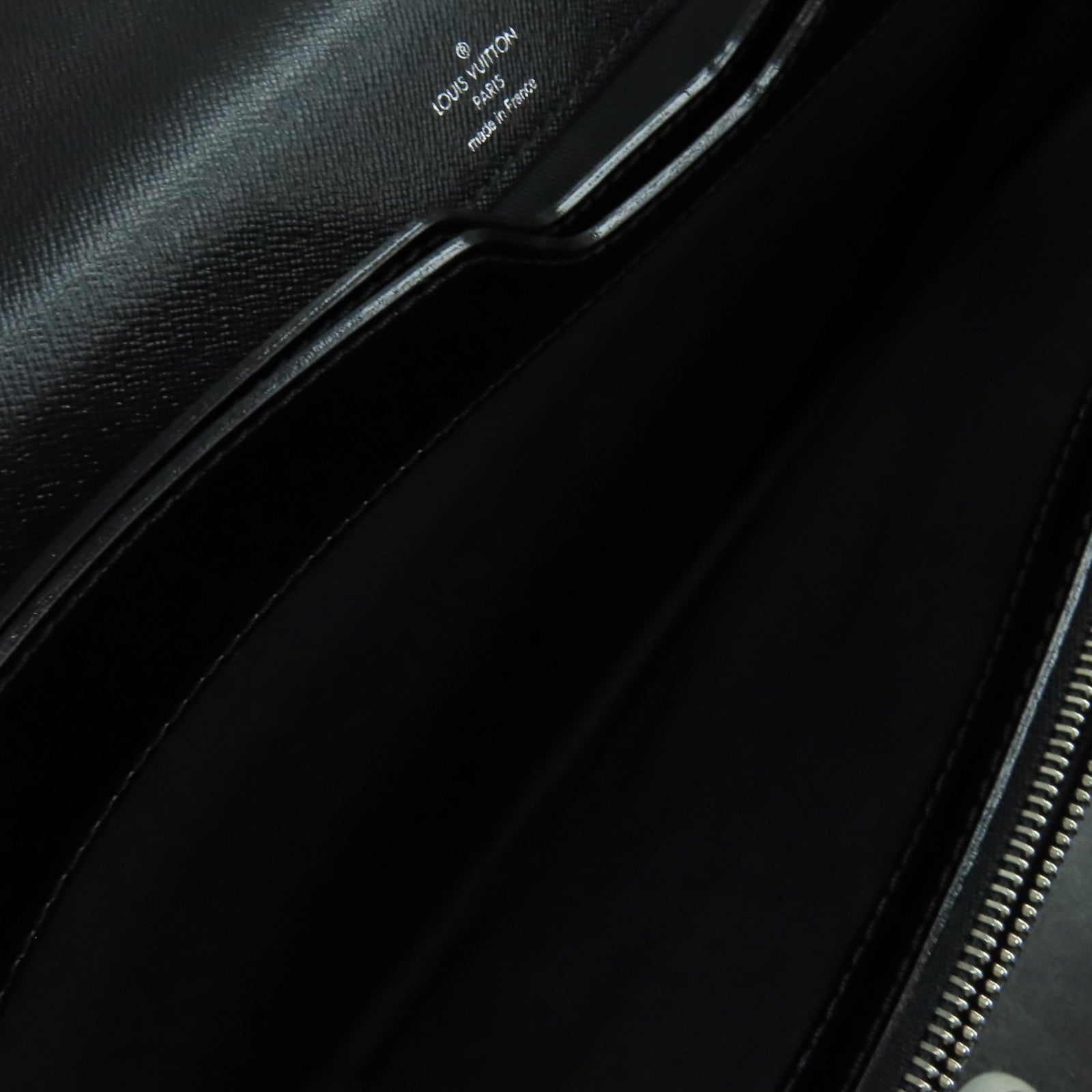 LOUIS VUITTON Taiga Robusto 2 Business Bag銀扣公事袋黑色