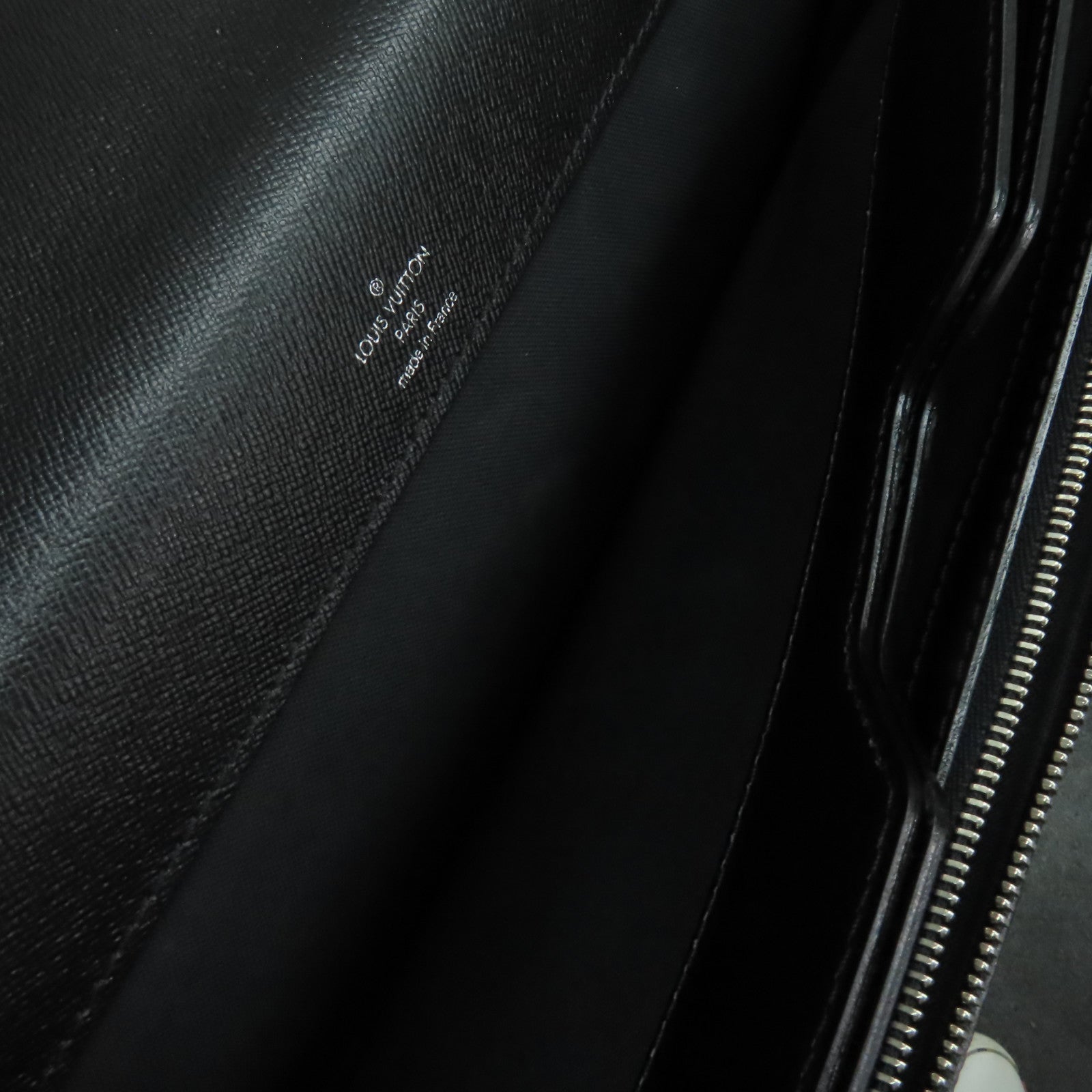 LOUIS VUITTON Taiga Robusto 2 Business Bag銀扣公事袋黑色