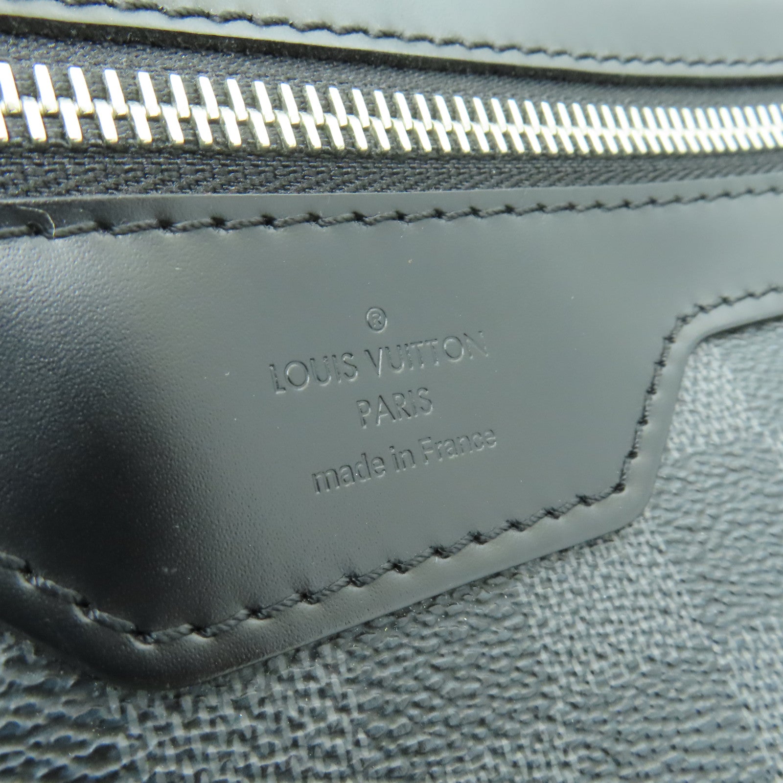 LOUIS VUITTON 【激減優惠】 Graphite Daniel MM銀扣肩背袋黑色/灰色