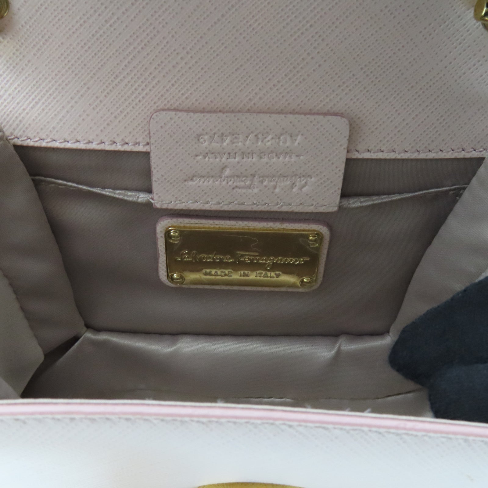 Salvatore Ferragamo 牛皮皮革Chain Shoulder金扣链带肩背袋粉红色