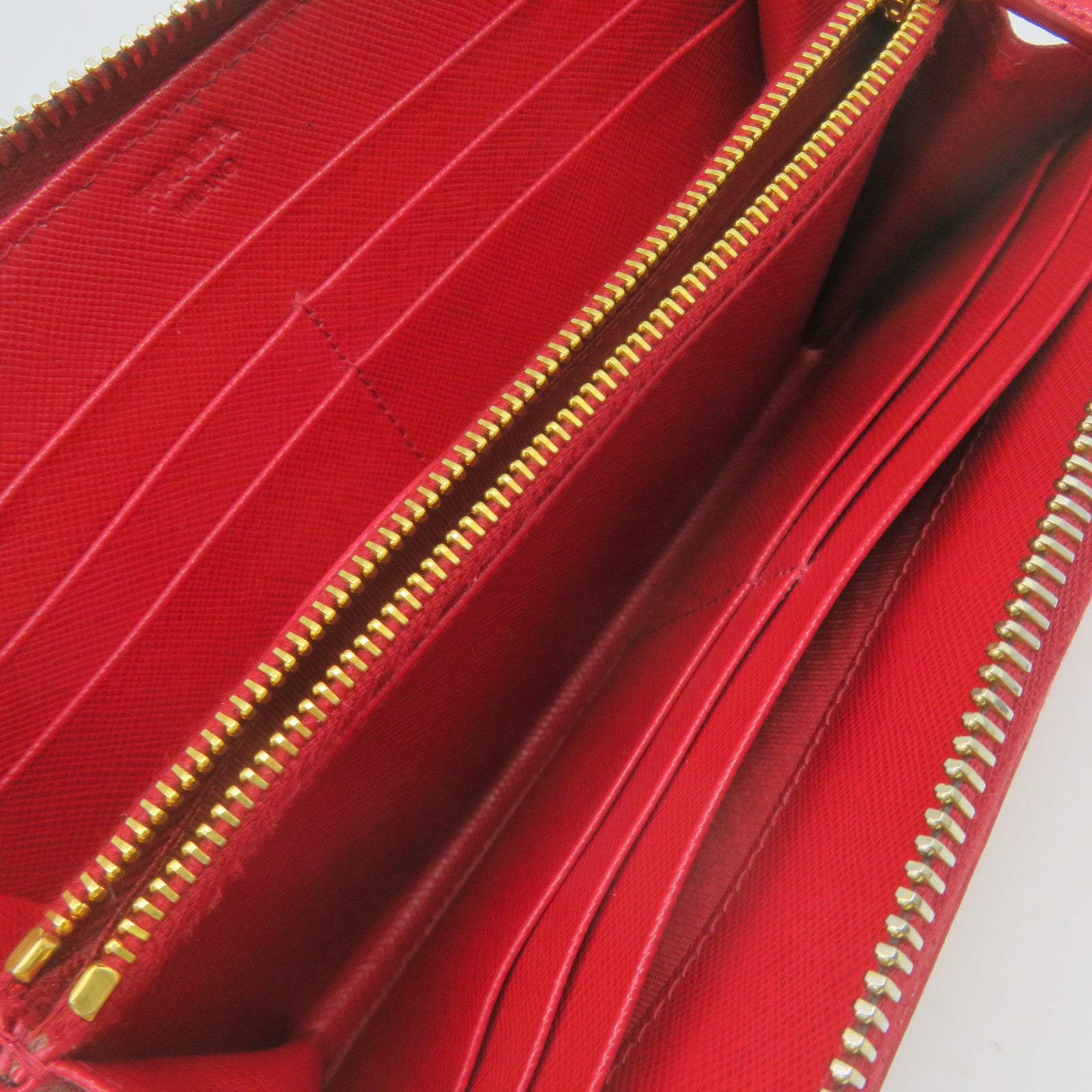PRADA Saffiano皮革Long Zipper wallet拉链长钱包红色